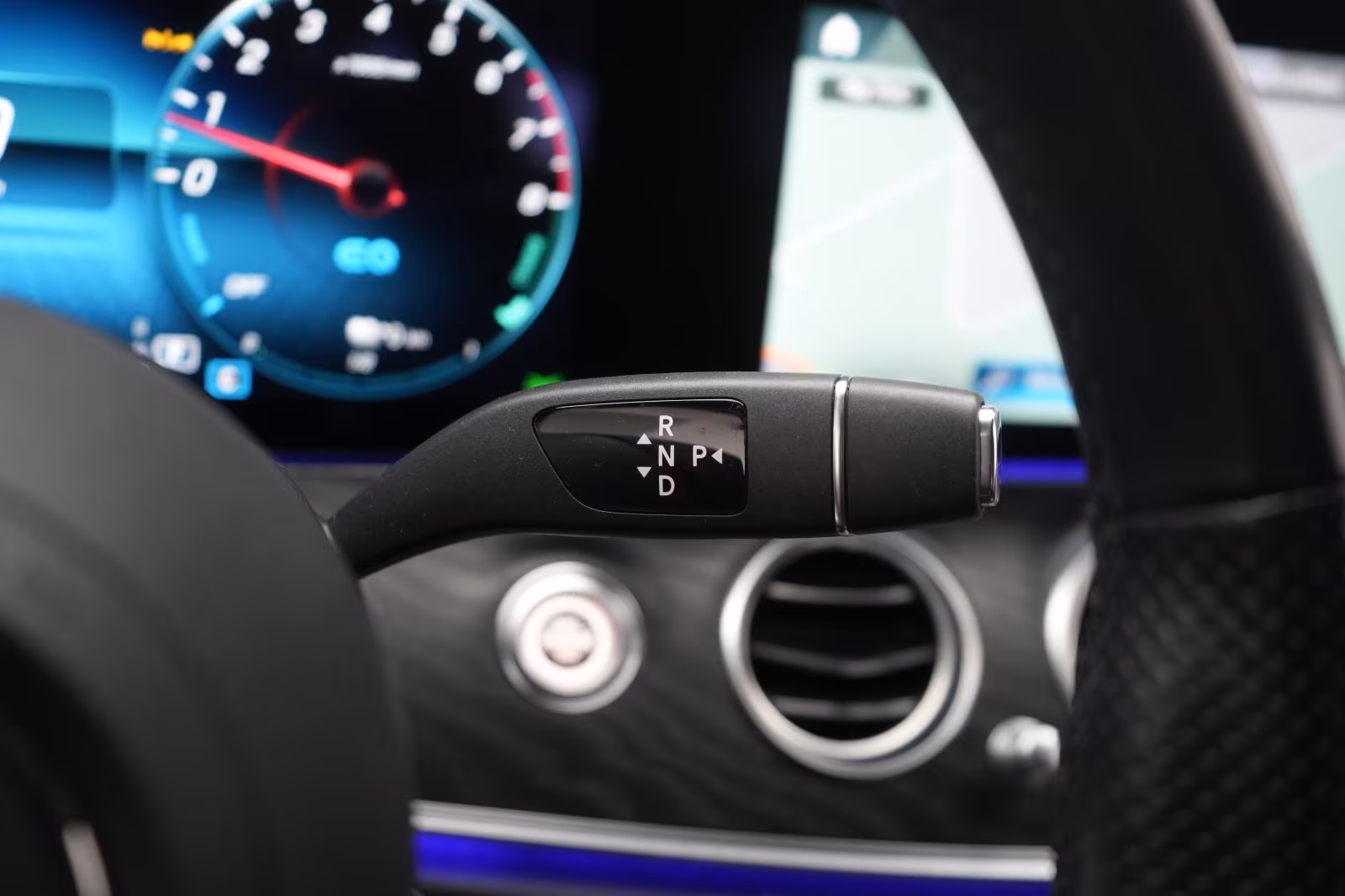 (B-115) Mercedes-Benz(Hybrid) E 300 e T 9G-Tronic AMG Softclose/Leder/HUD/Bu - Image 17