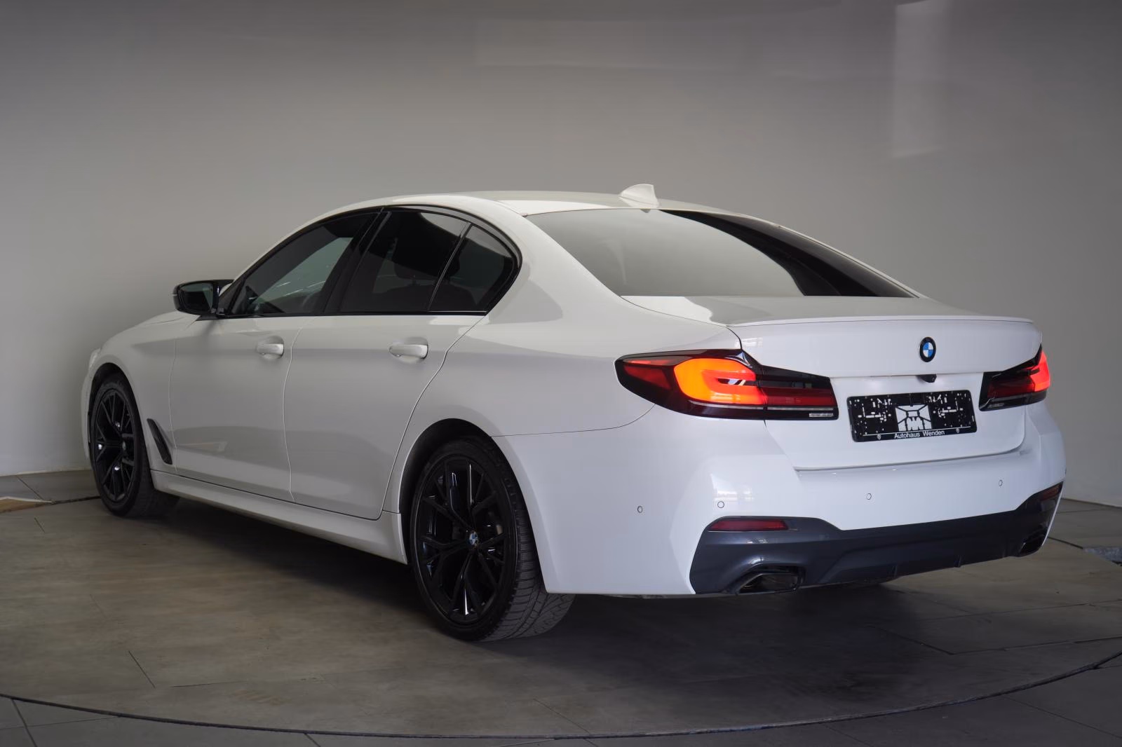 (B-323) BMW 520 d M-Sport Leder/Temp/Kamera/H&K/Carplay - Image 2