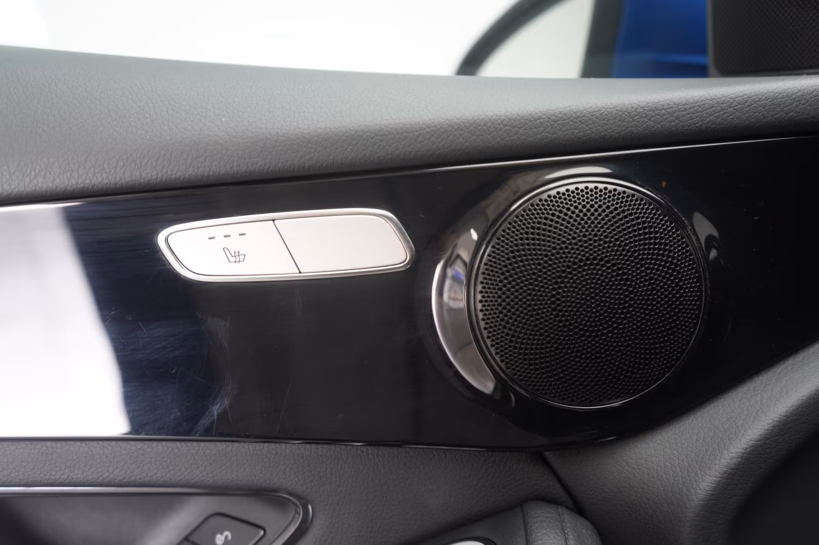(B-144) Mercedes-Benz(Hybrid) GLC 300 e 4Matic 9G-Tronic AHK/Kamera/HUD/ - Image 24
