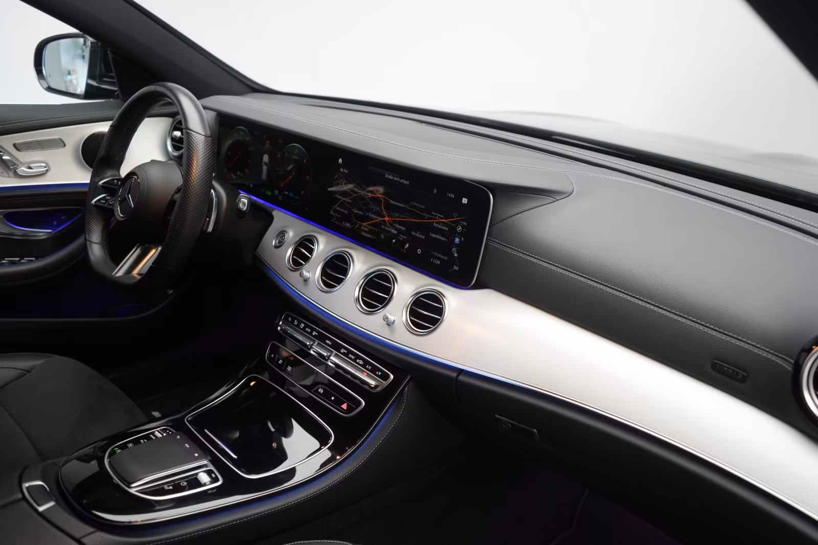 (B-599) Mercedes-Benz(7 ghế) E 300 d 4Matic T 9G-Tronic AMG Distroni - Image 10