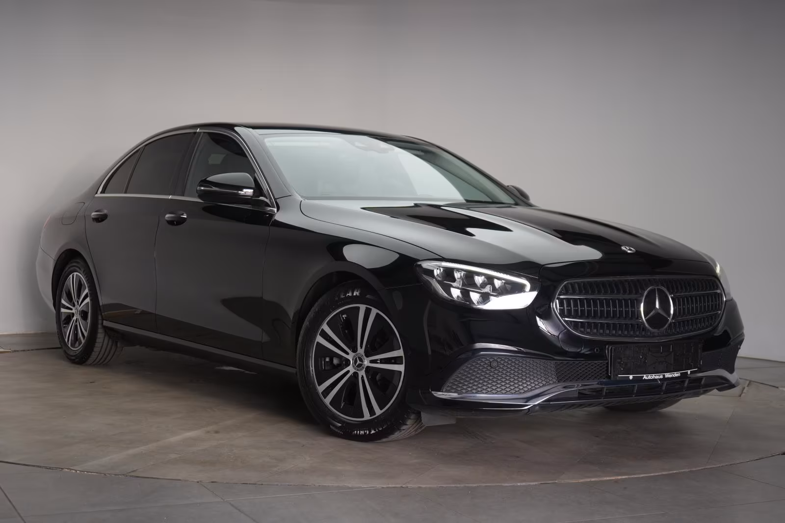 (B-772) Mercedes-Benz E 220 d 9G-Tronic Avantgarde CarPlay/Distronic/B - Image 1