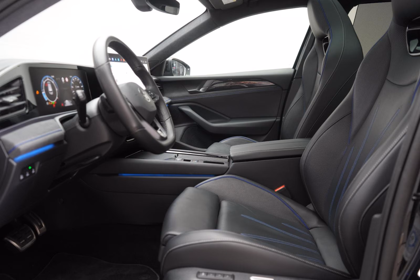 (B-254) Volkswagen Passat Variant 2.0 TDI DSG R-Line Leder/ACC/Kame - Image 6