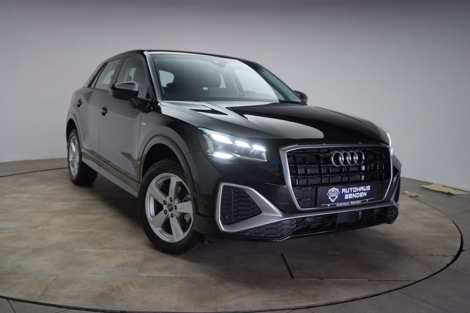 (B-216) Audi Q2 35 TFSI S tronic S line ACC/Kamera/Matrix/Vir(Záruka do 5/2028 - Image 1