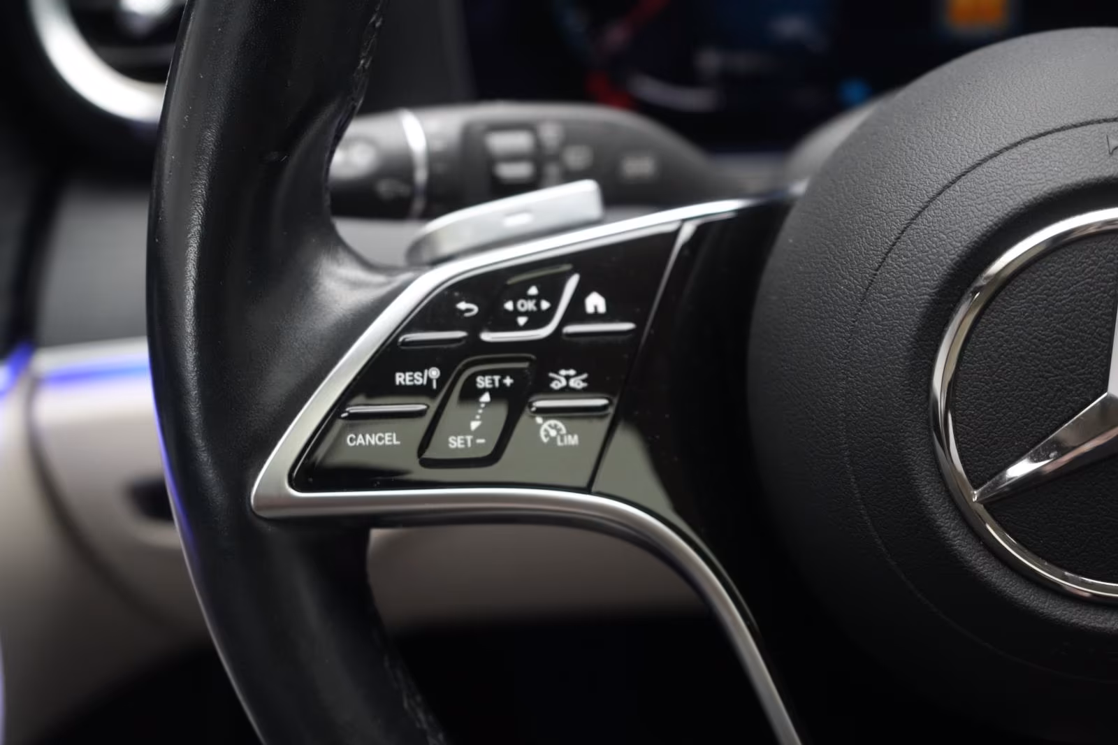 (B-368) Mercedes-Benz(Hybrid) E 300 de 4Matic T 9G-Tronic Avantgarde Distronic - Image 21