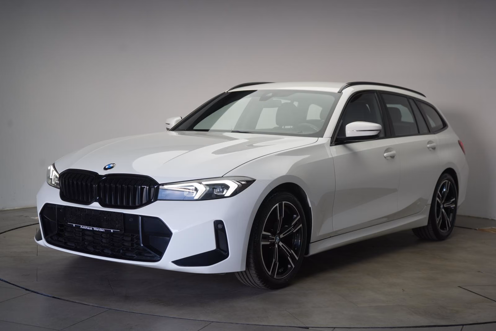 (B-768) BMW 320 d Touring M Sport HUD/Wide/Lane/Side - Image 3