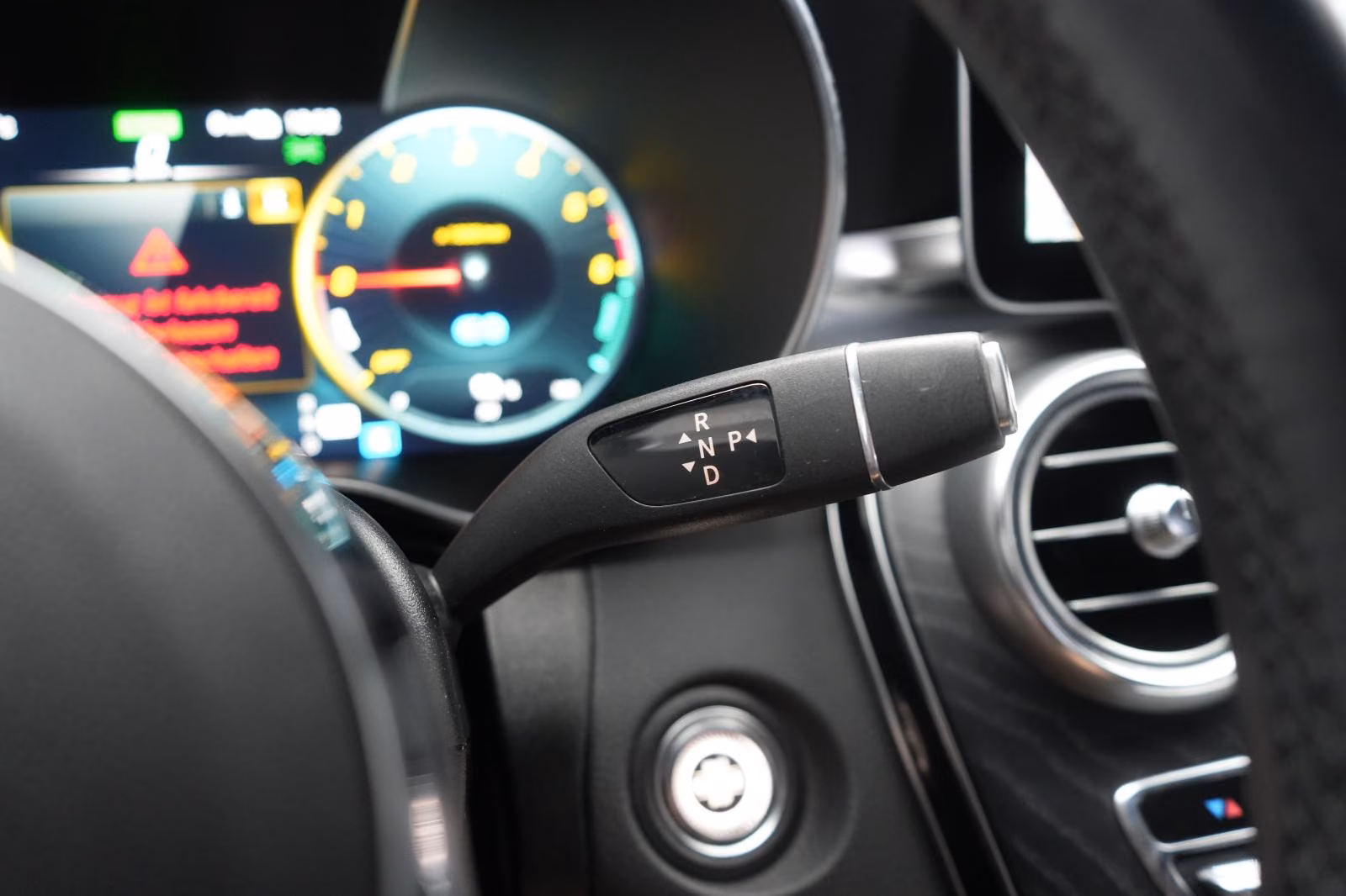 (B-515) Mercedes-Benz(Hybrid) GLC 300 de 4Matic 9G-Tronic AMG CarPlay/Tem - Image 18