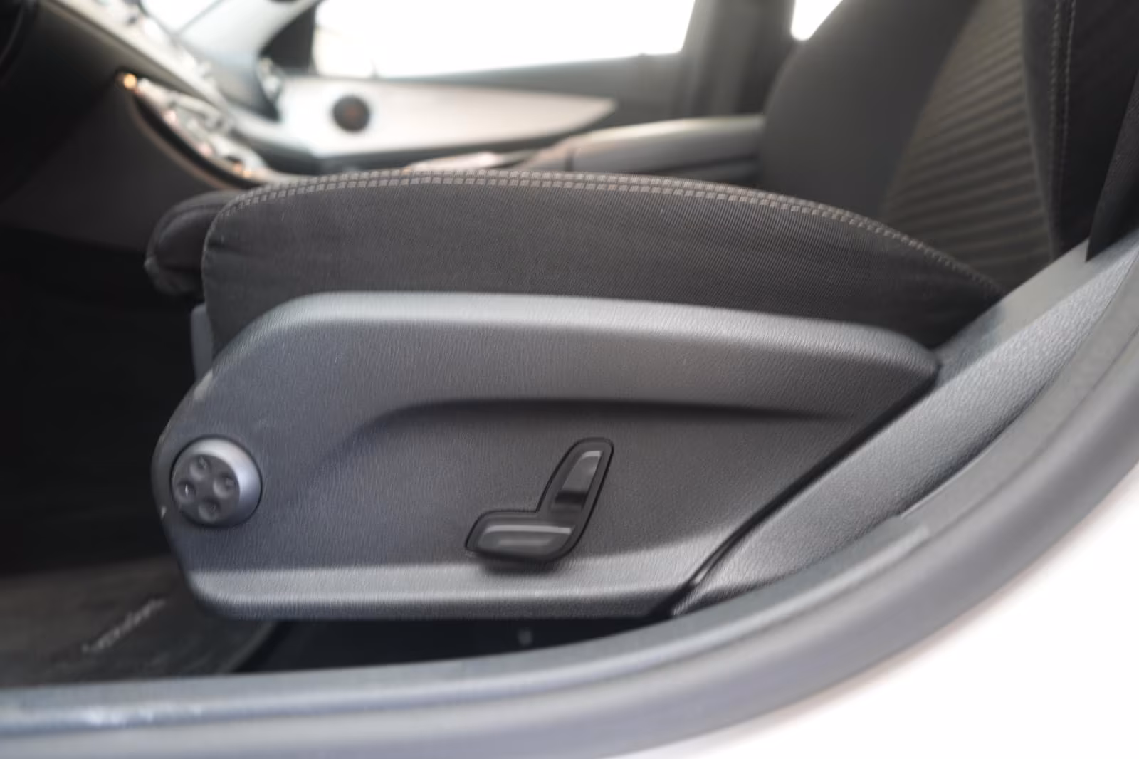 (B-201) Mercedes-Benz(Hybrid) E 300 de 4Matic T 9G-Tronic Temp/Kamera/Pano - Image 21