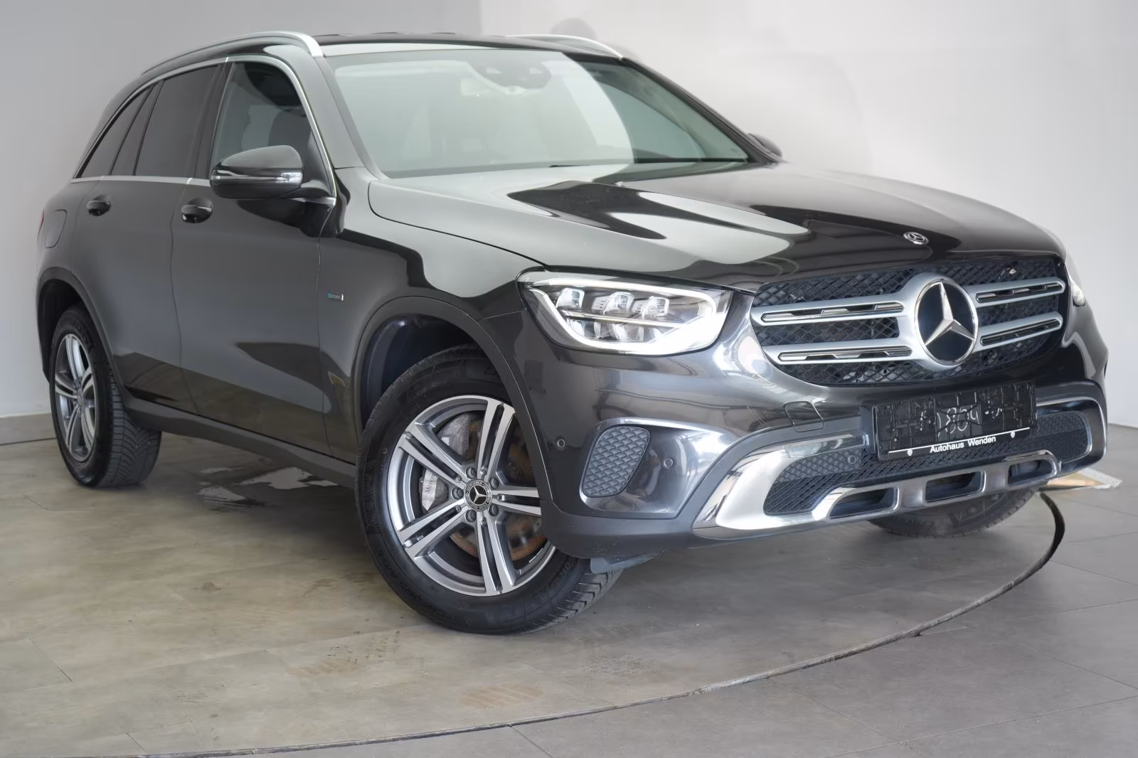 (B-088) Mercedes-Benz GLC 300 e 4Matic 9G-Tronic Distronic/Carplay/Lan - Image 1