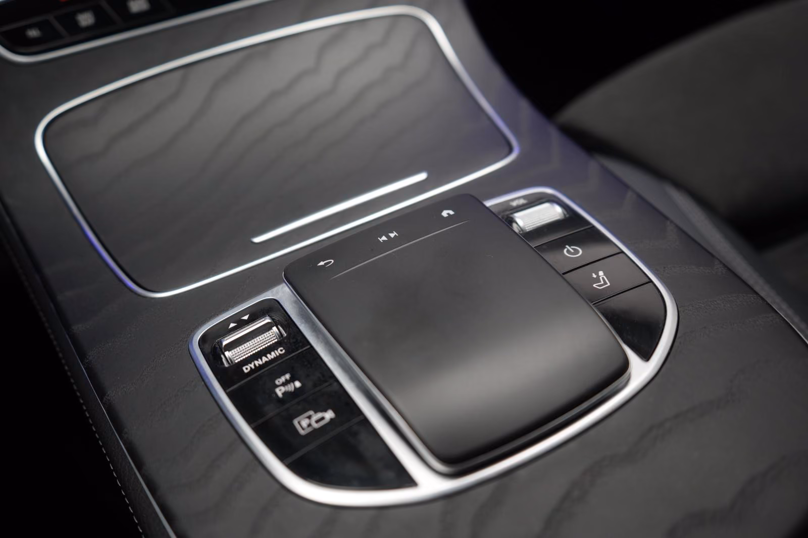 (B-252) Mercedes-Benz(Hybrid) E 300 de T 9G-Tronic AMG Distronic/Kamera/HUD/La - Image 22