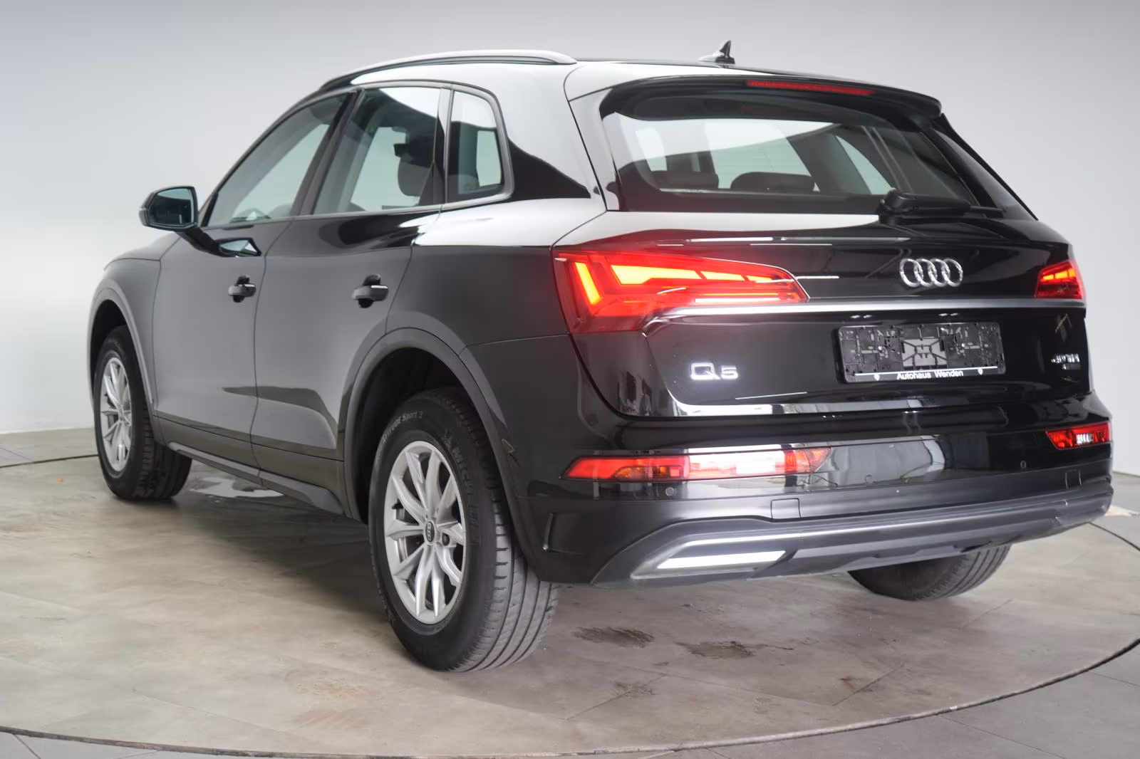 (B-498) Audi Q5 40 TDI quattro S tronic CarPlay/Temp/Virtual/ - Image 4