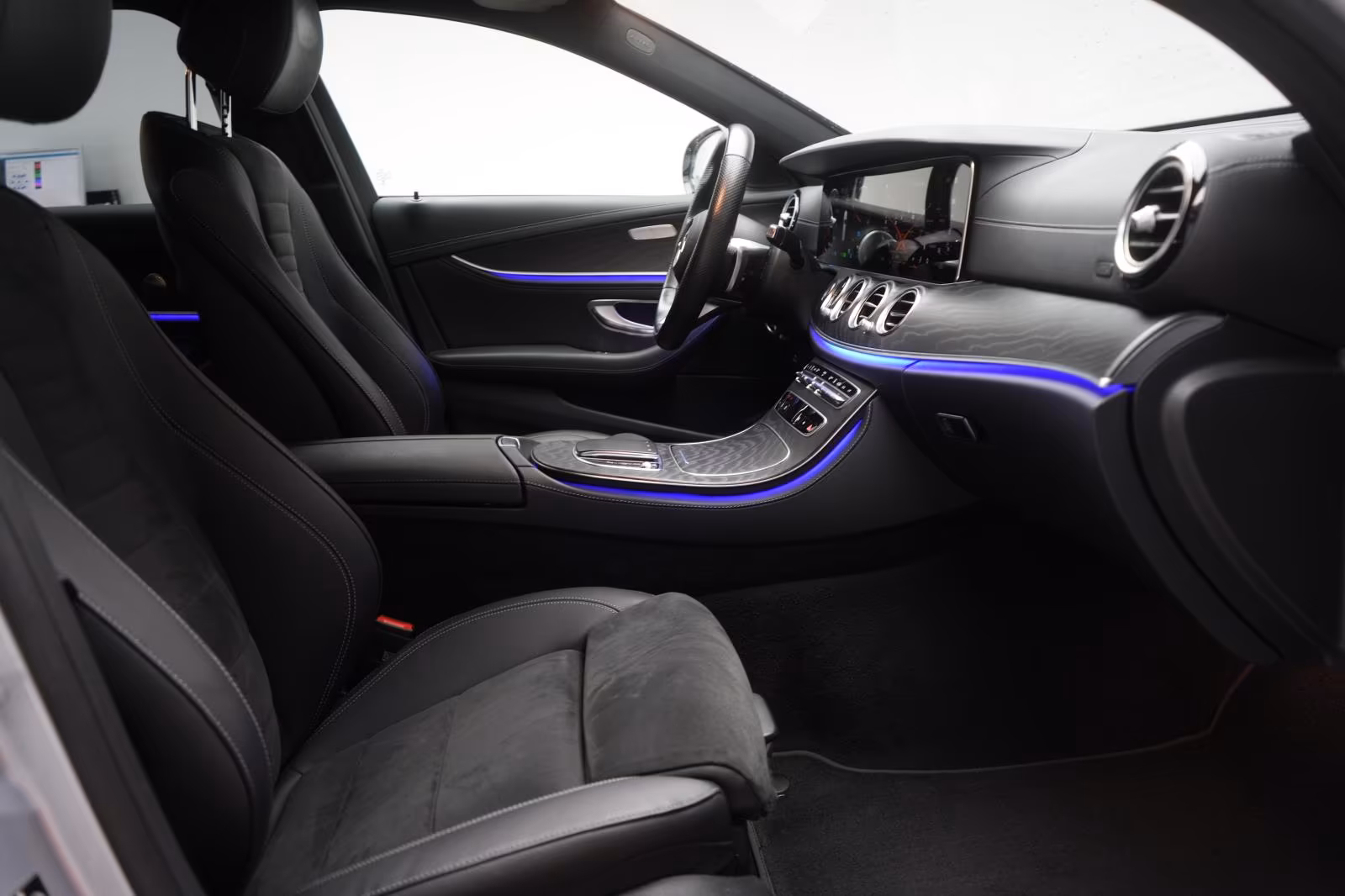 (B-016) Mercedes-Benz(Hybrid) E 300 de T 9G-Tronic AMG Distronic/Kamera/Burm - Image 9