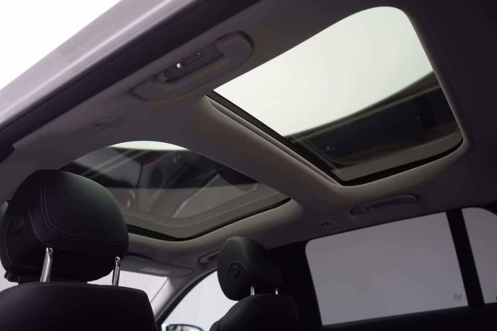 (B-222) Mercedes-Benz(Hybrid) E 300 de 4Matic T 9G-Tronic Avantgarde Temp/Ka - Image 12
