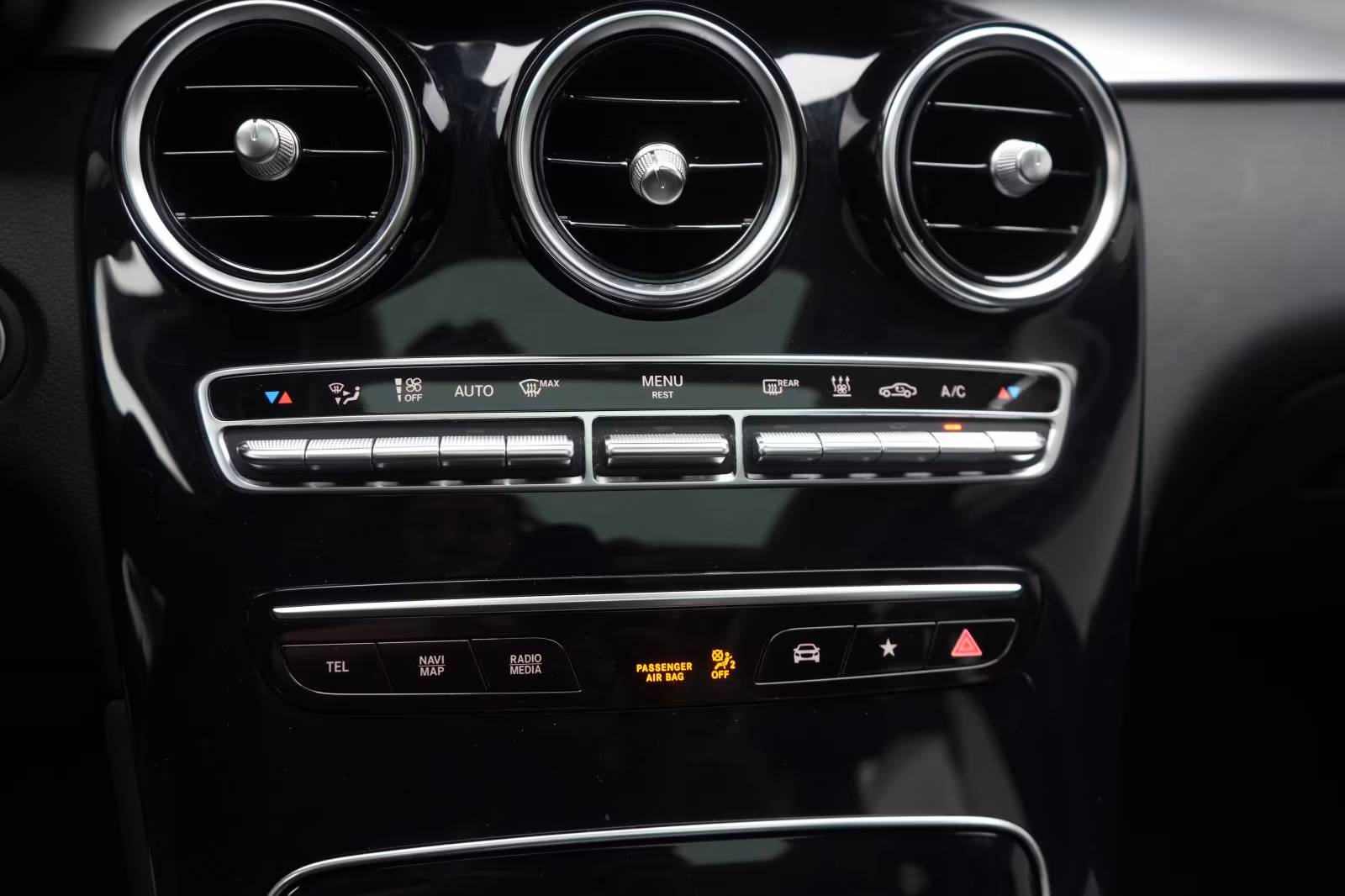 (B-354) Mercedes-Benz(Hybrid) GLC 300 de 4Matic 9G-Tronic Leder/Temp/Kamera - Image 19