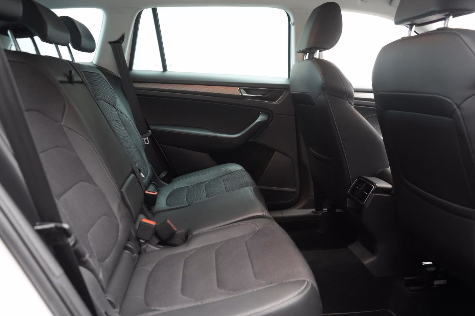 (B-451) Skoda Kodiaq 2.0 TDI 4x4 DSG Style Navi/Temp/Virtual/ - Image 11