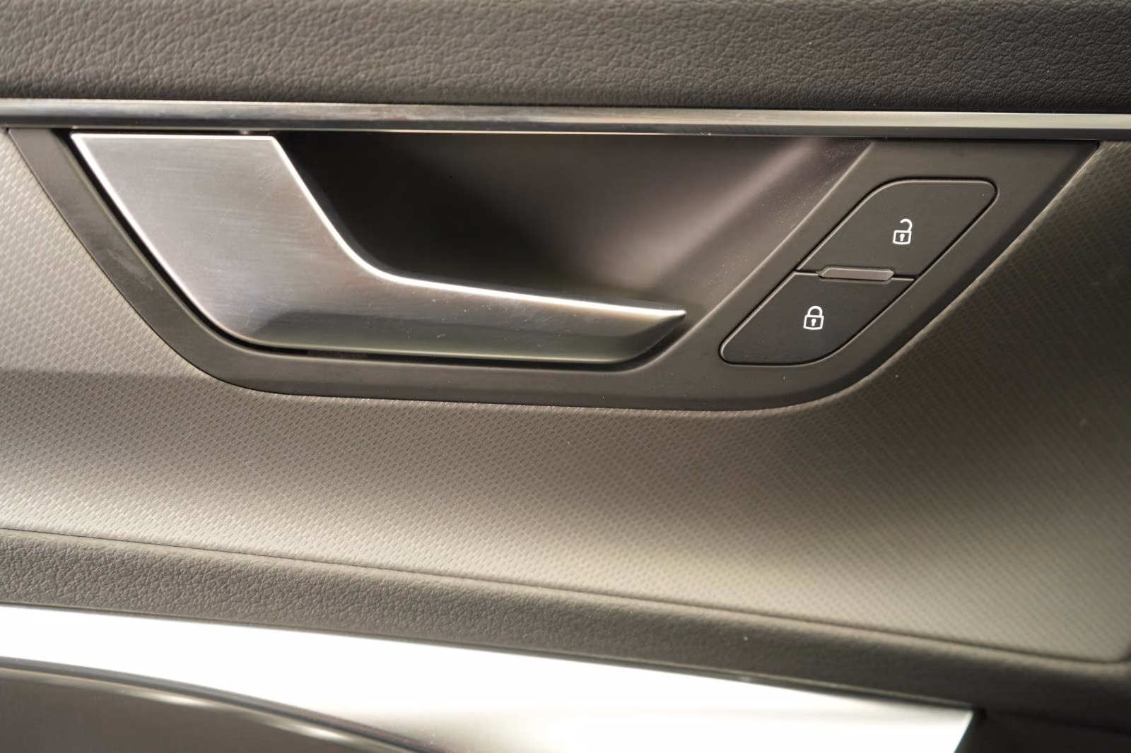 (B-570) Audi A6 45 TDI quattro S tronic S line Navi/Temp/AHK/ - Image 17