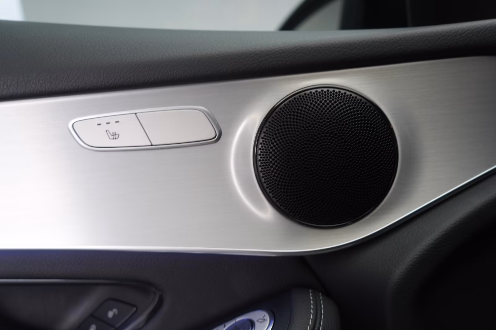(B-297) Mercedes-Benz(Hybrid) GLC 300 de 4Matic AMG Distronic/kamera/Pano/ - Image 18