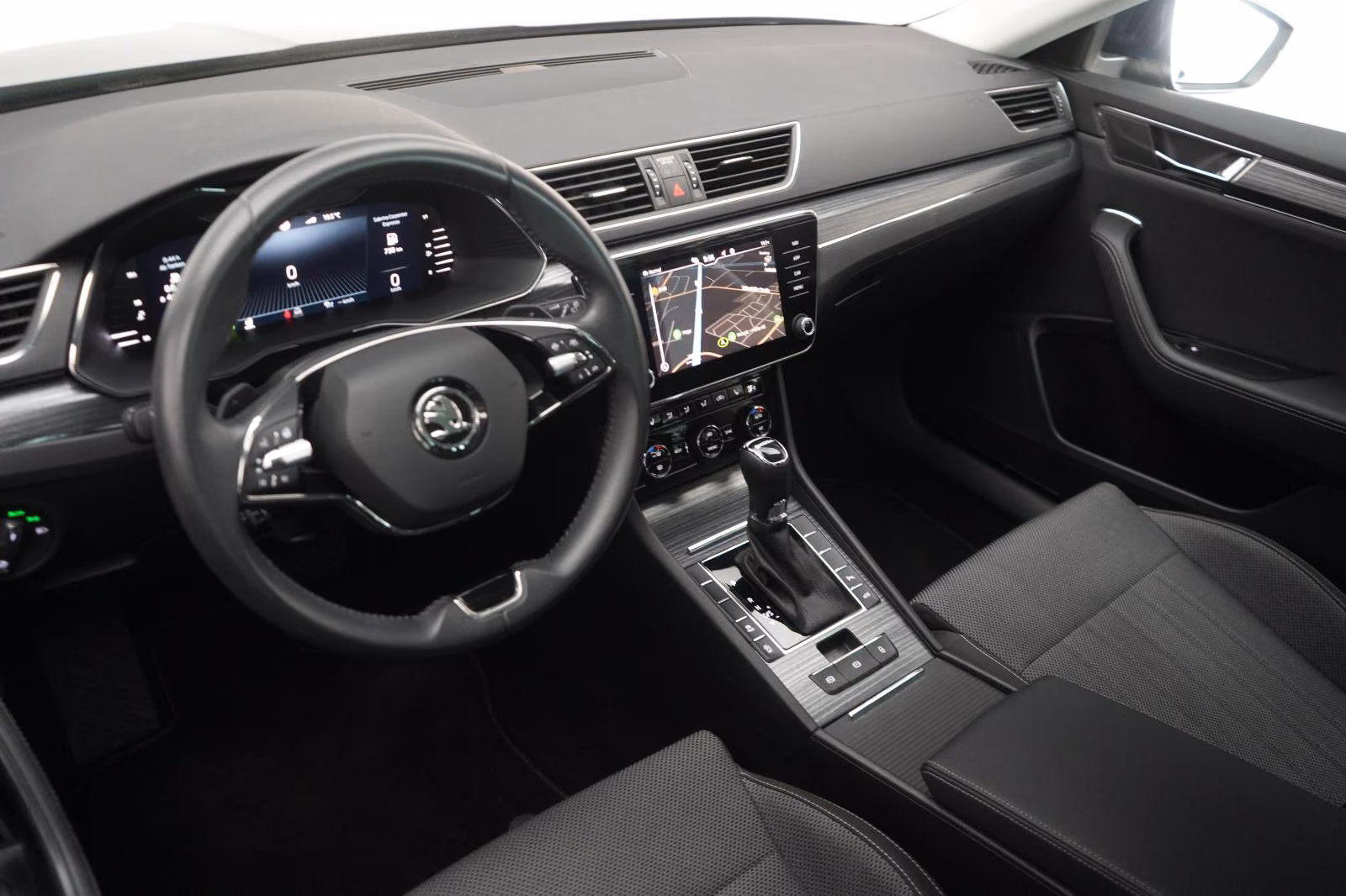 (B-630) Skoda Superb Combi 2.0 TDI DSG Style Kamera/ACC/LED/Na - Image 8