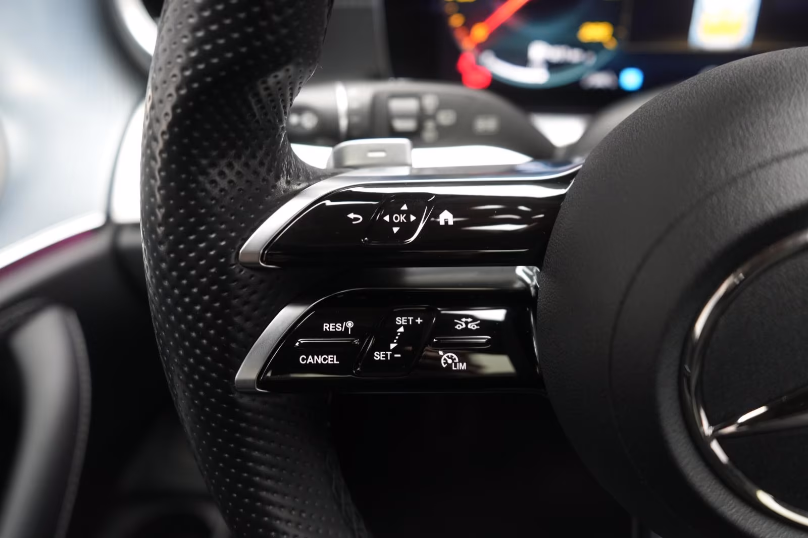 (B-468) Mercedes-Benz(Hybrid) E 300 de T 9G-Tronic AMG Distronic/Kamera/Pan - Image 18