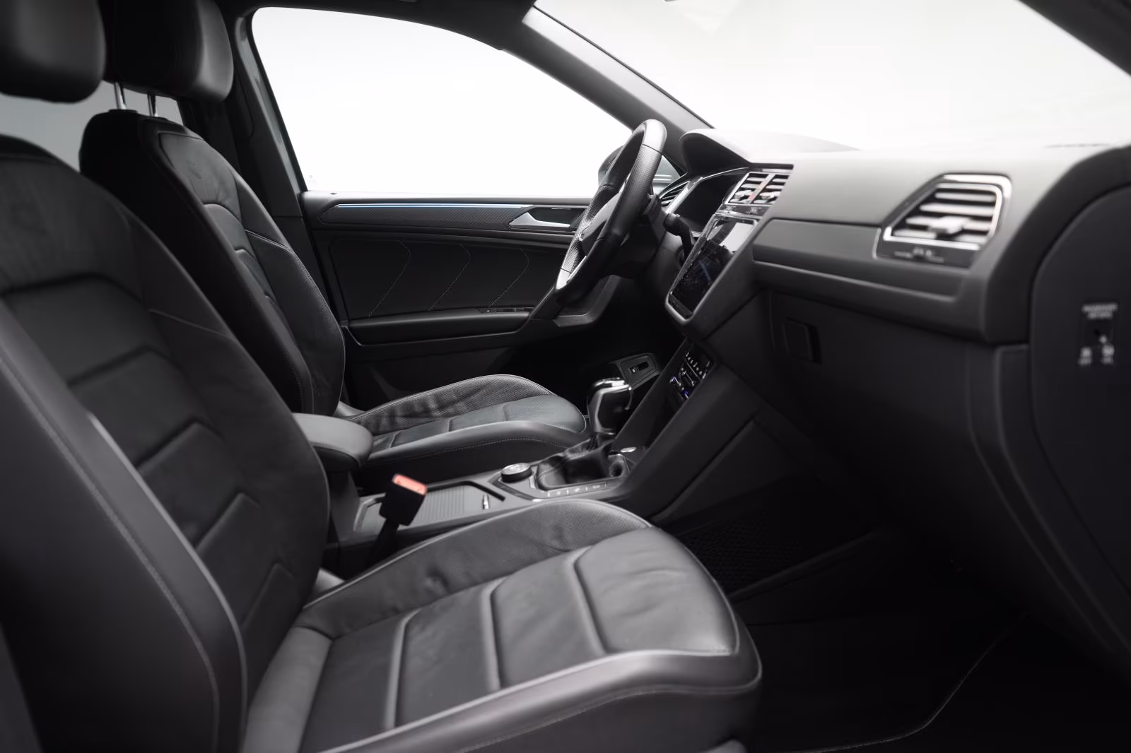 (B-518) Volkswagen Tiguan Allspace 2.0 TSI 4Motion DSG R-Line Leder - Image 9