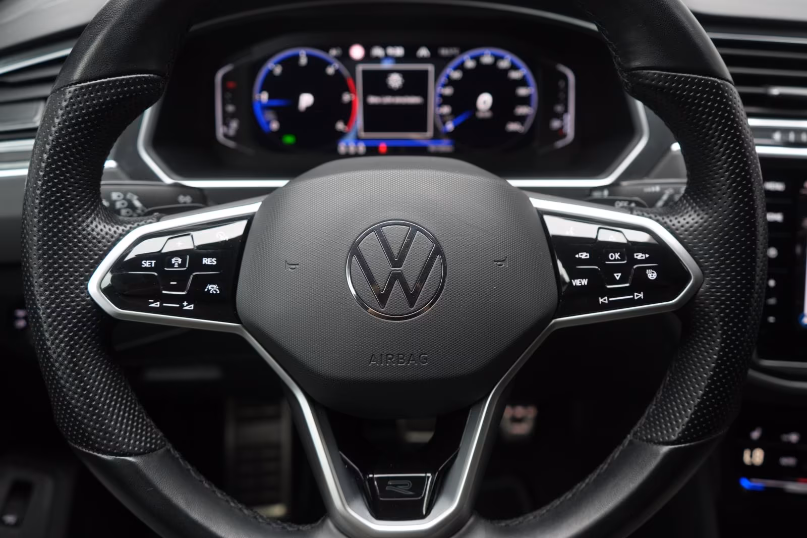(B-312) Volkswagen Tiguan 2.0 TDI 4Motion DSG R-Line ACC/Kamera/AHK - Image 24