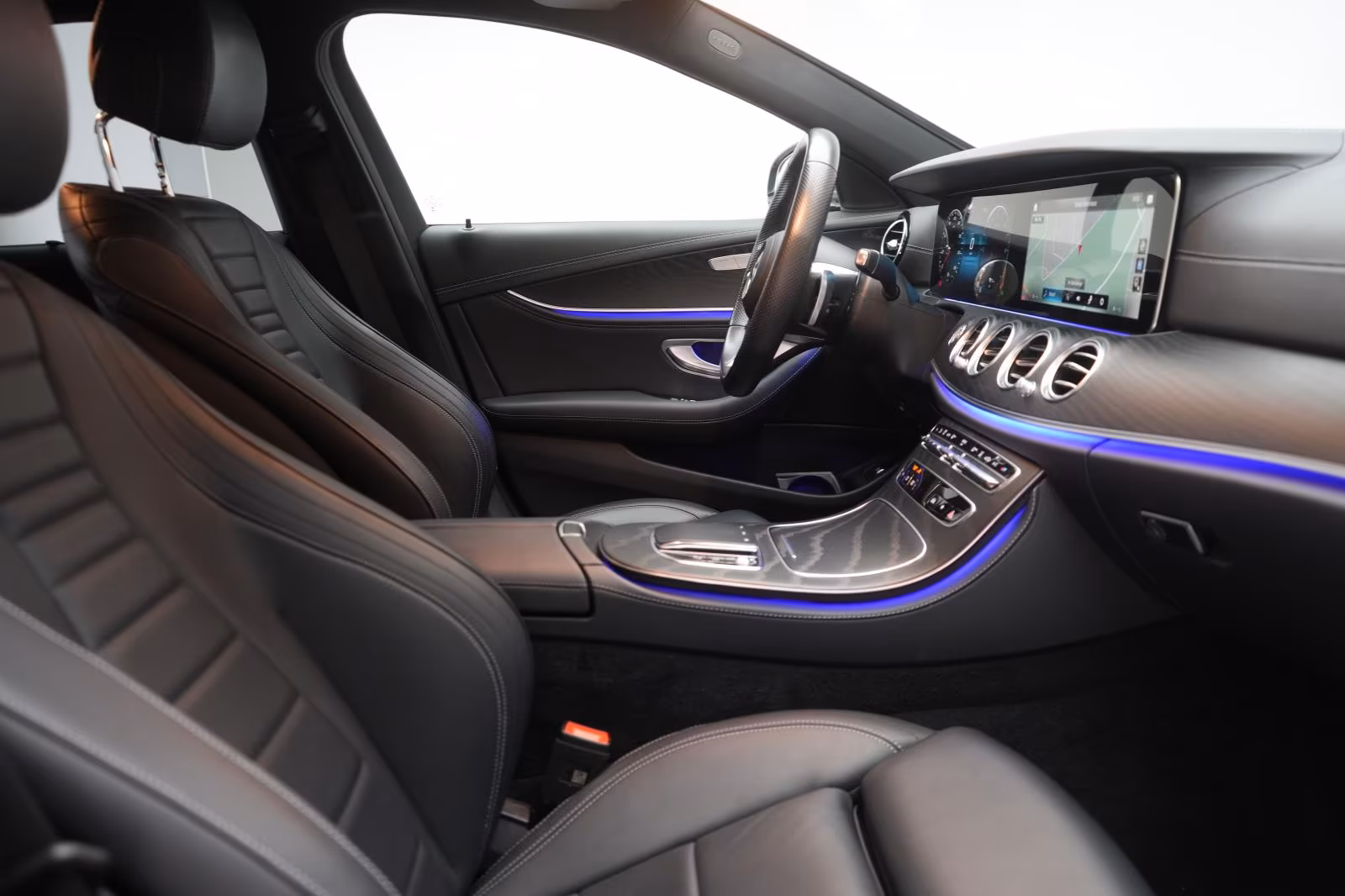 (B-115) Mercedes-Benz(Hybrid) E 300 e T 9G-Tronic AMG Softclose/Leder/HUD/Bu - Image 9