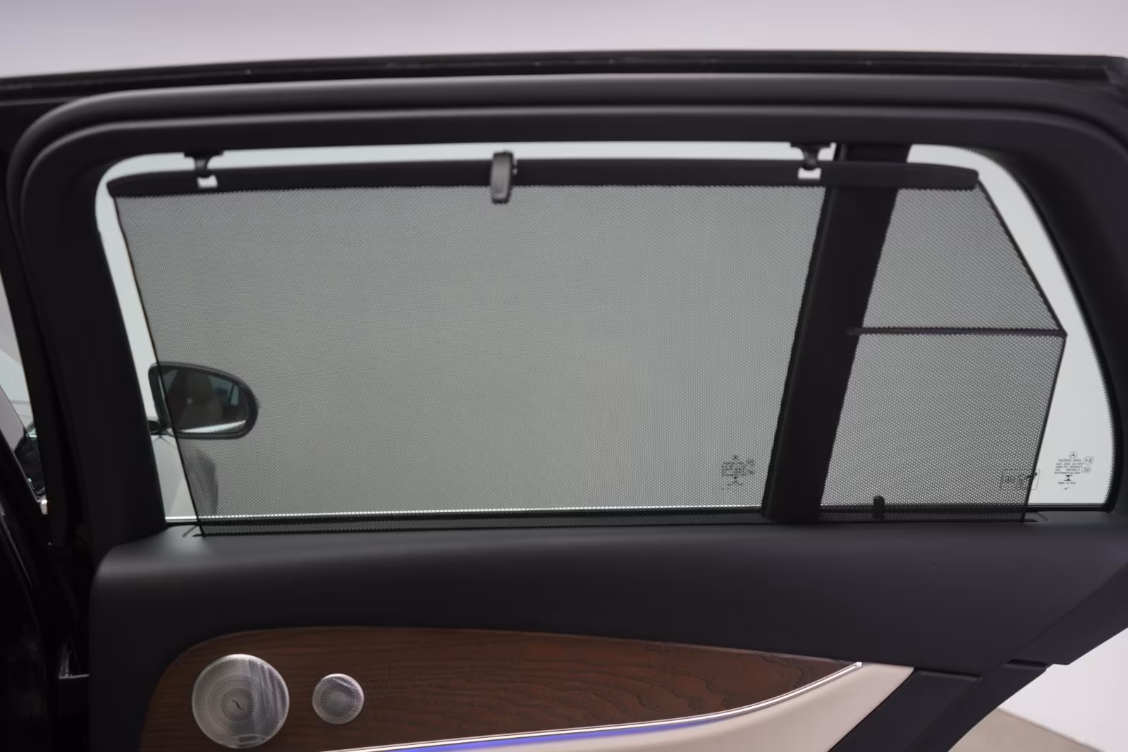 (B-662) Mercedes-Benz(Hybrid) E 300 de T 9G-Tronic Avantgarde Distronic/Kamera - Image 23