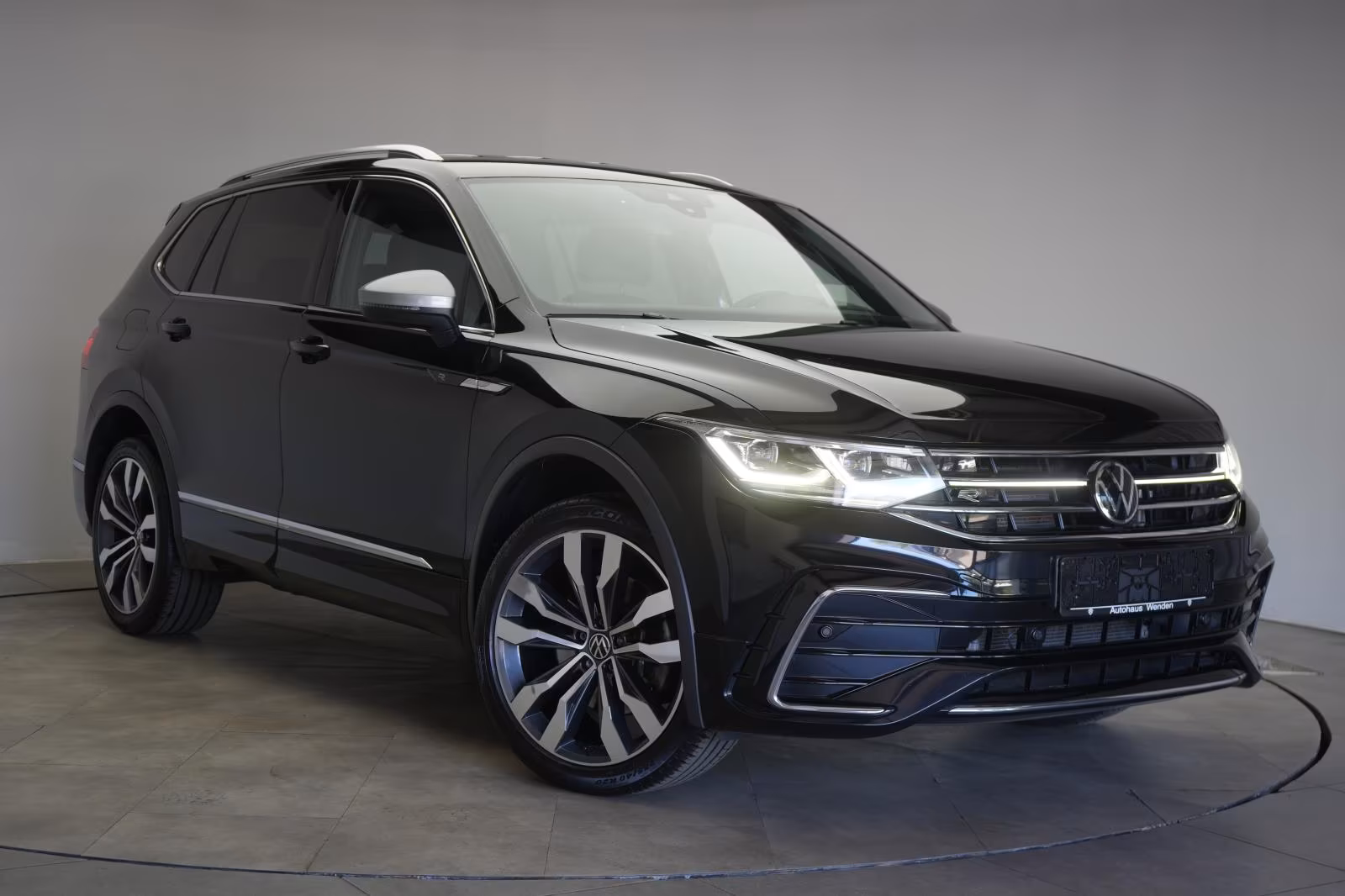(B-321) Volkswagen Tiguan Allspace 2.0 TDI 4Motion R line ACC/Kamer - Image 1