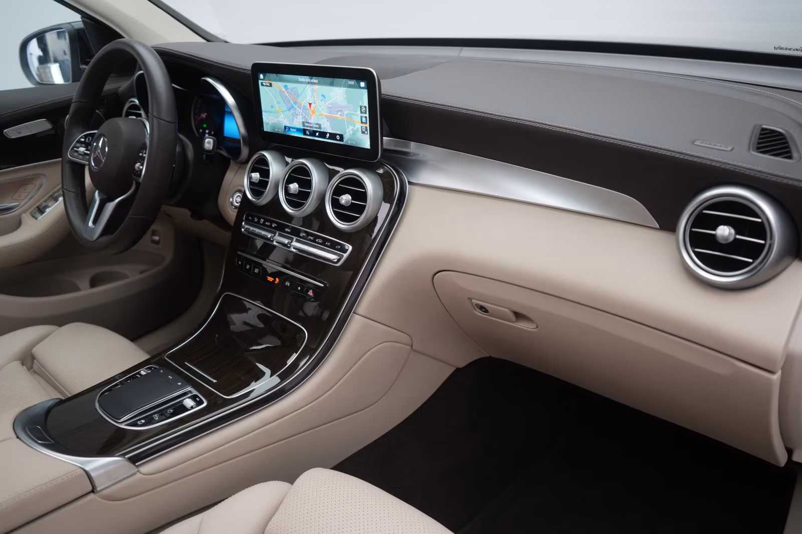(B-05) Mercedes-Benz GLC 300 4Matic 9G-Tronic AMG Leder/Temp/Pano/Kam - Image 10