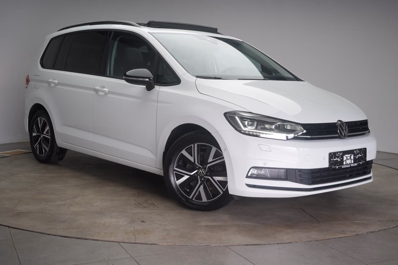 (B-751) Volkswagen Touran 2.0 TDI DSG Highline ACC/Kamera/Pano/Virt - Image 1