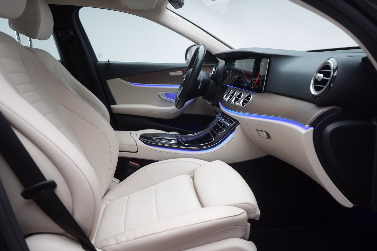(B-724) Mercedes-Benz(Hybrid) E 300 de T 9G-Tronic AMG CarPlay/Temp/Kamera - Image 9