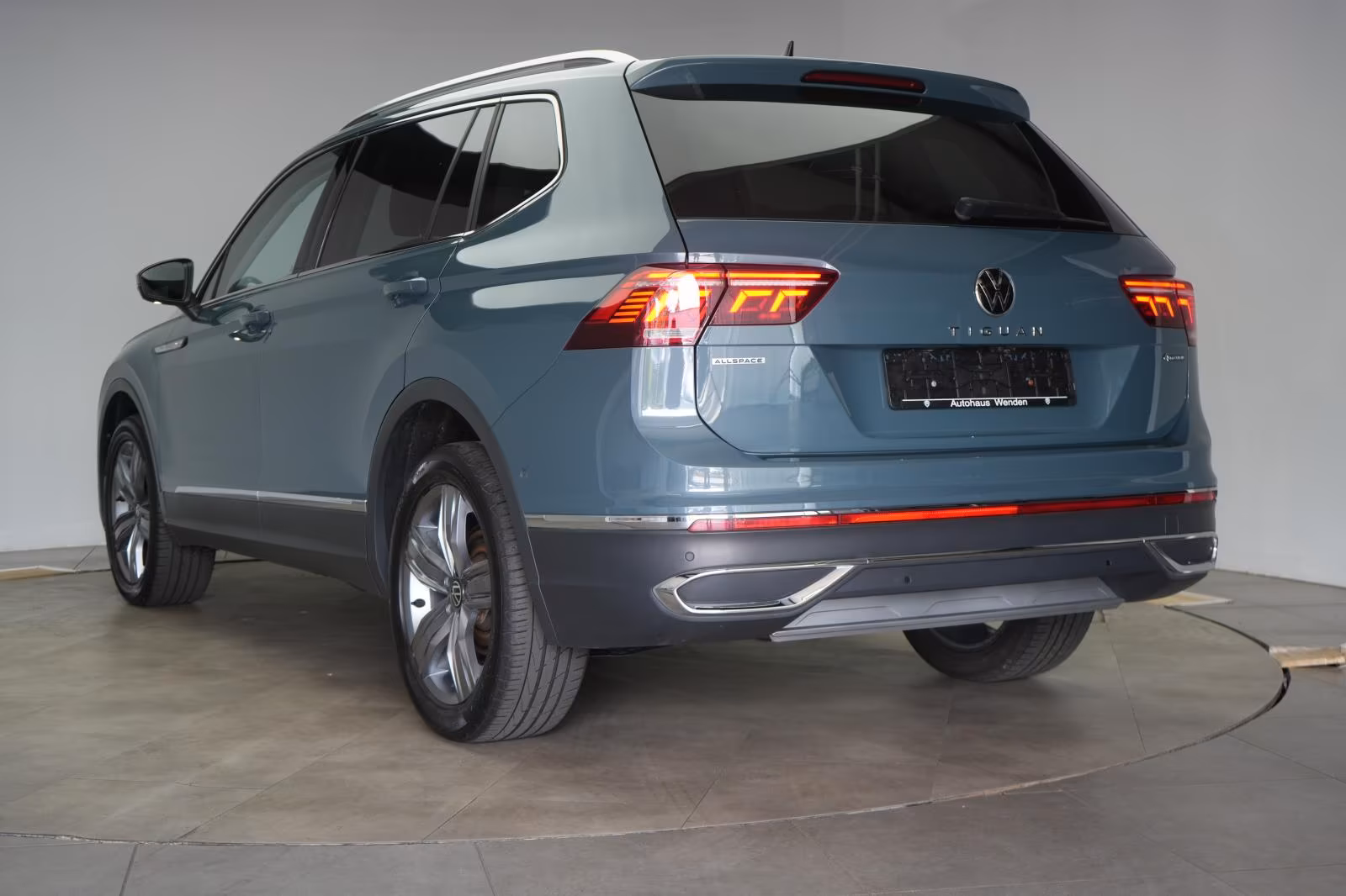 (B-623) Volkswagen Tiguan Allspace 2.0 TDI 4Motion DSG Elegance AHK - Image 4