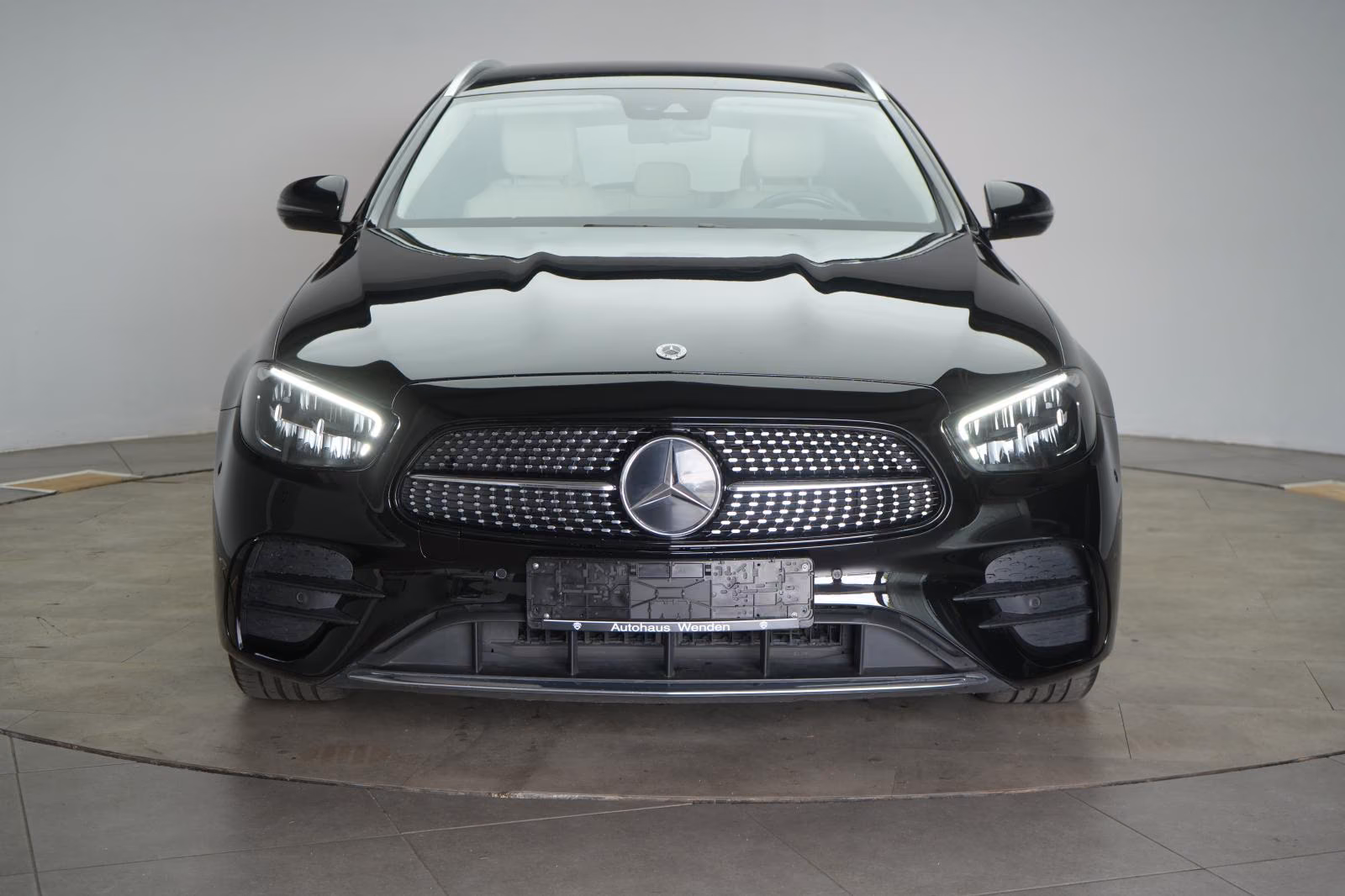 (B-724) Mercedes-Benz(Hybrid) E 300 de T 9G-Tronic AMG CarPlay/Temp/Kamera - Image 2