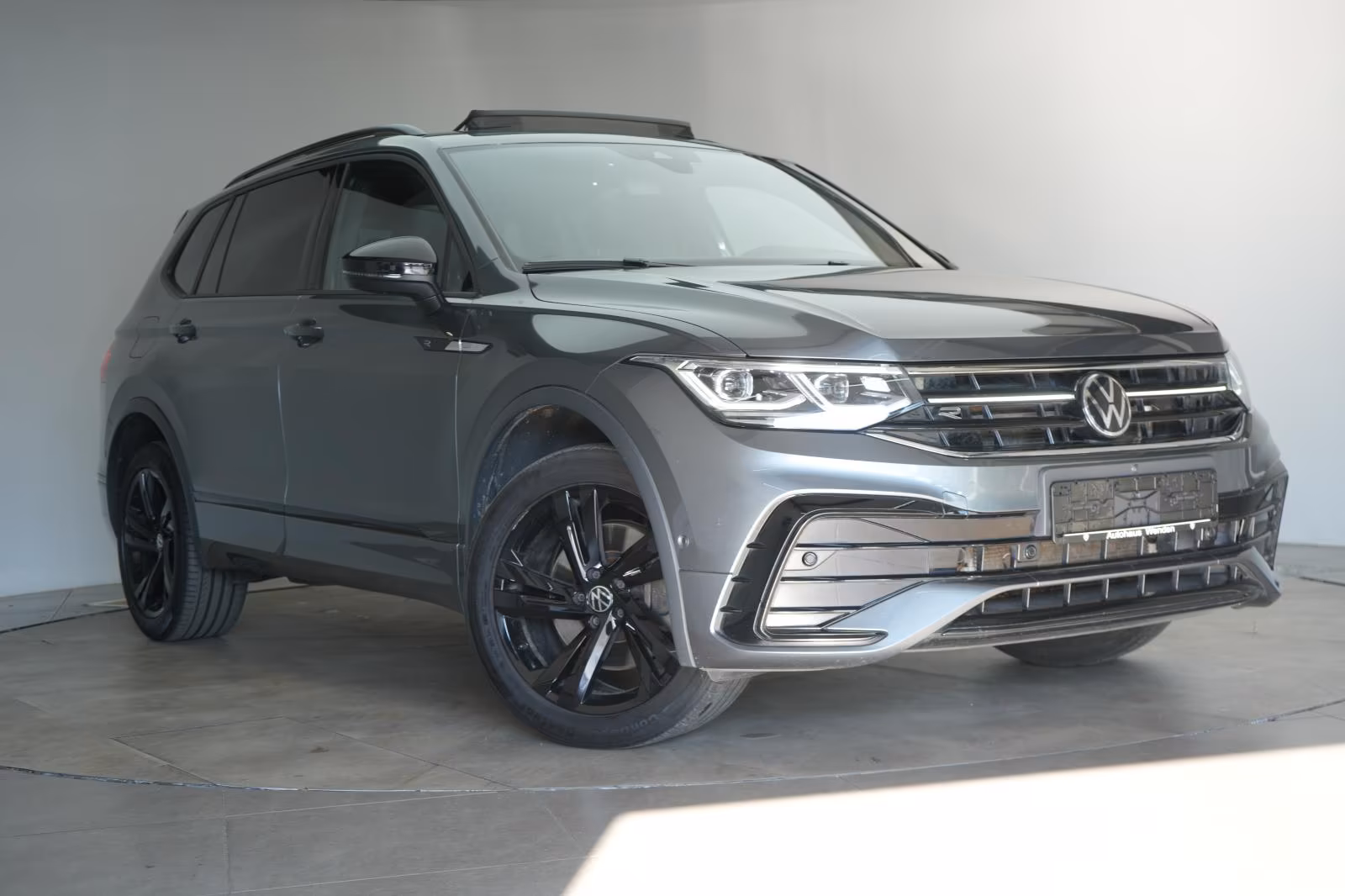 (B-045) Volkswagen Tiguan Allspace 2.0 TDI 4Motion DSG R-Line ACC/K - Image 1