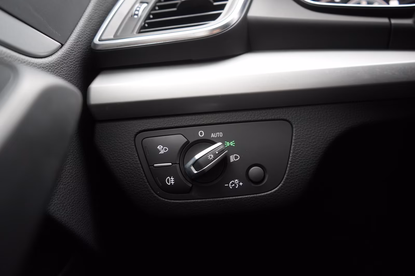 (B-356) Audi Q5 40 TDI quattro S tronic Temp/Virtual/AHK/LED - Image 23