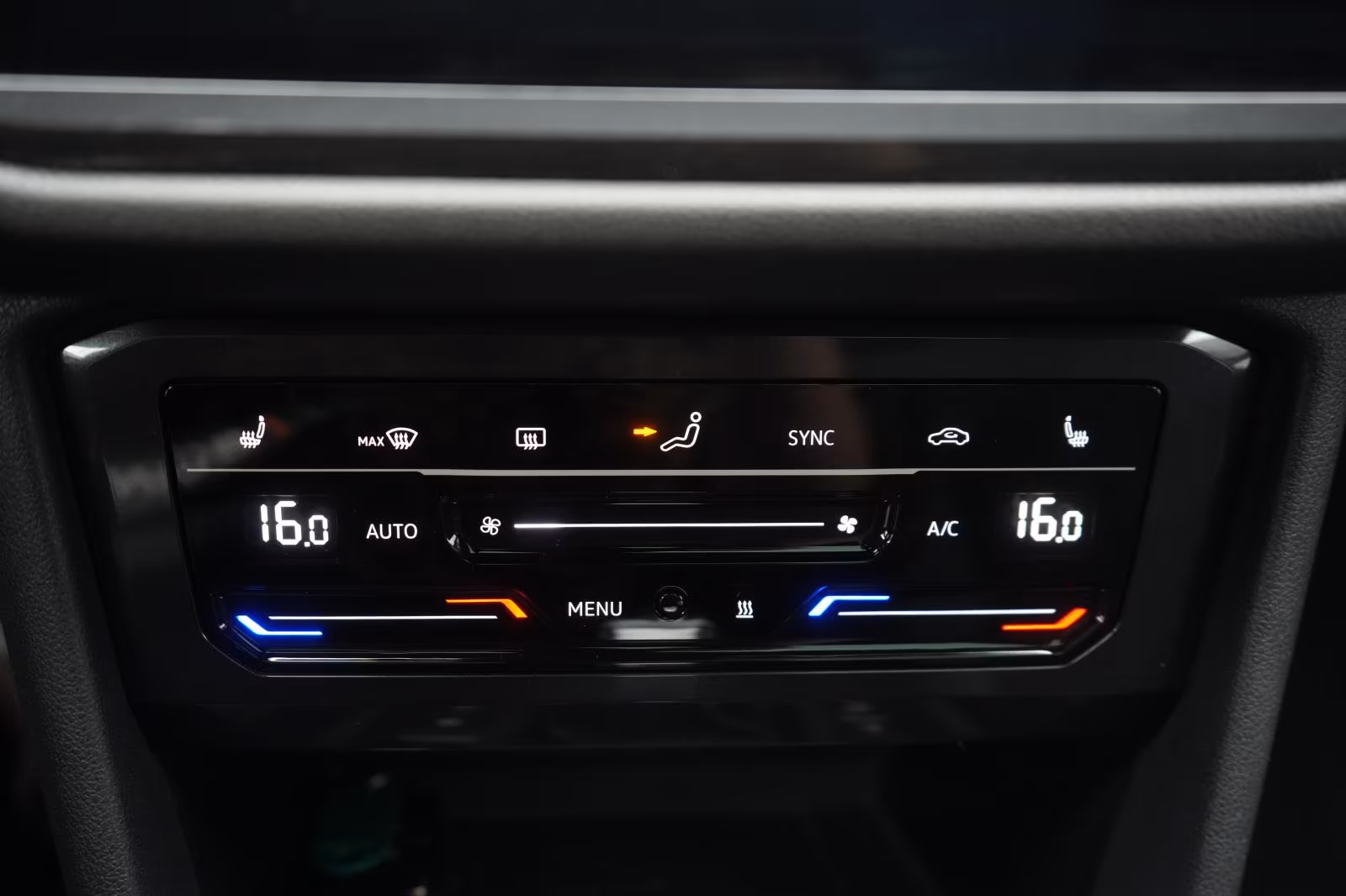 (B-566) Volkswagen Tiguan 2.0 TSI 4Motion DSG R-Line - Image 17