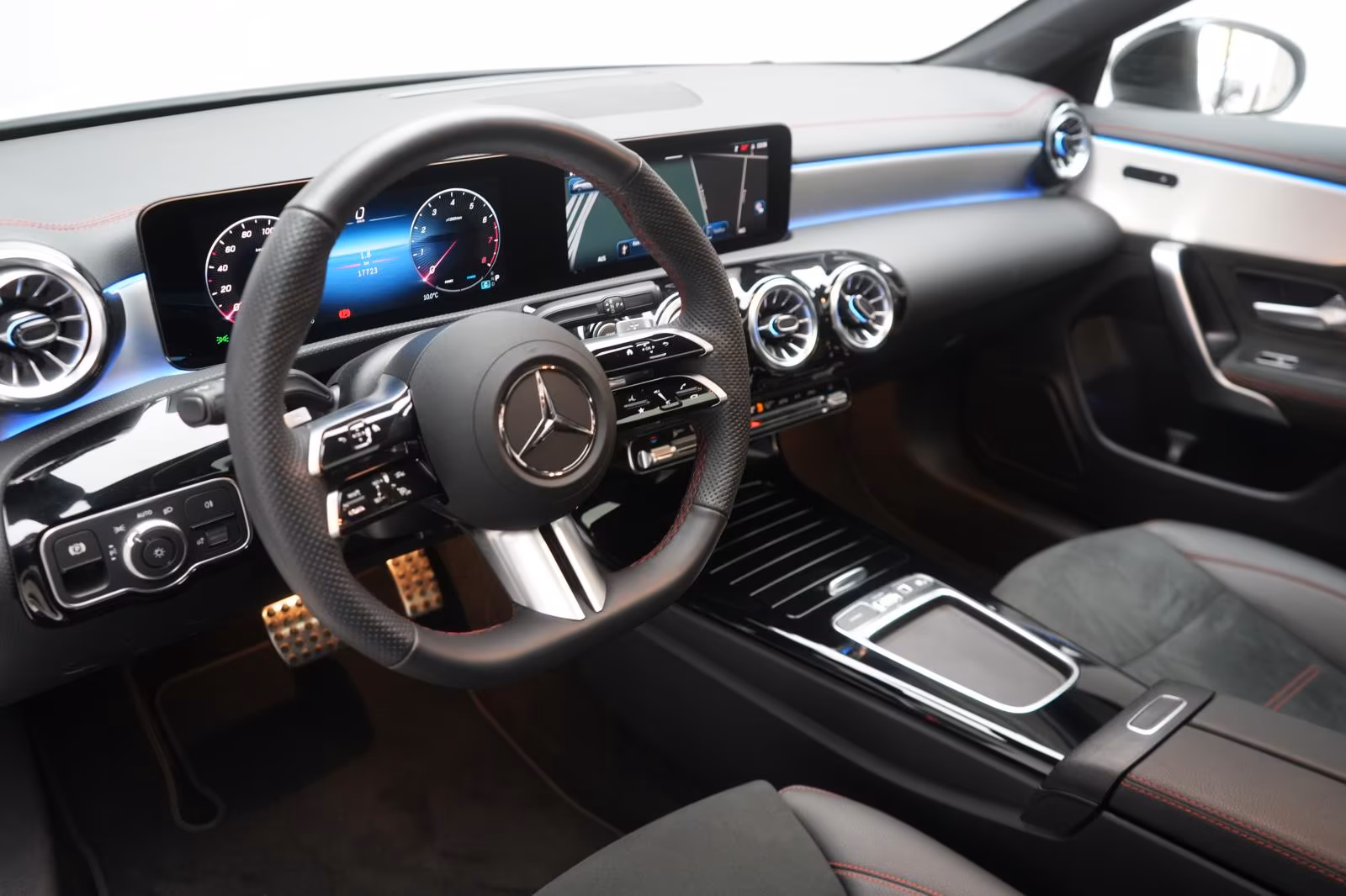 (B-531) Mercedes-Benz CLA 200 Shooting Brake 7G-DCT AMG Distronic/ - Image 7