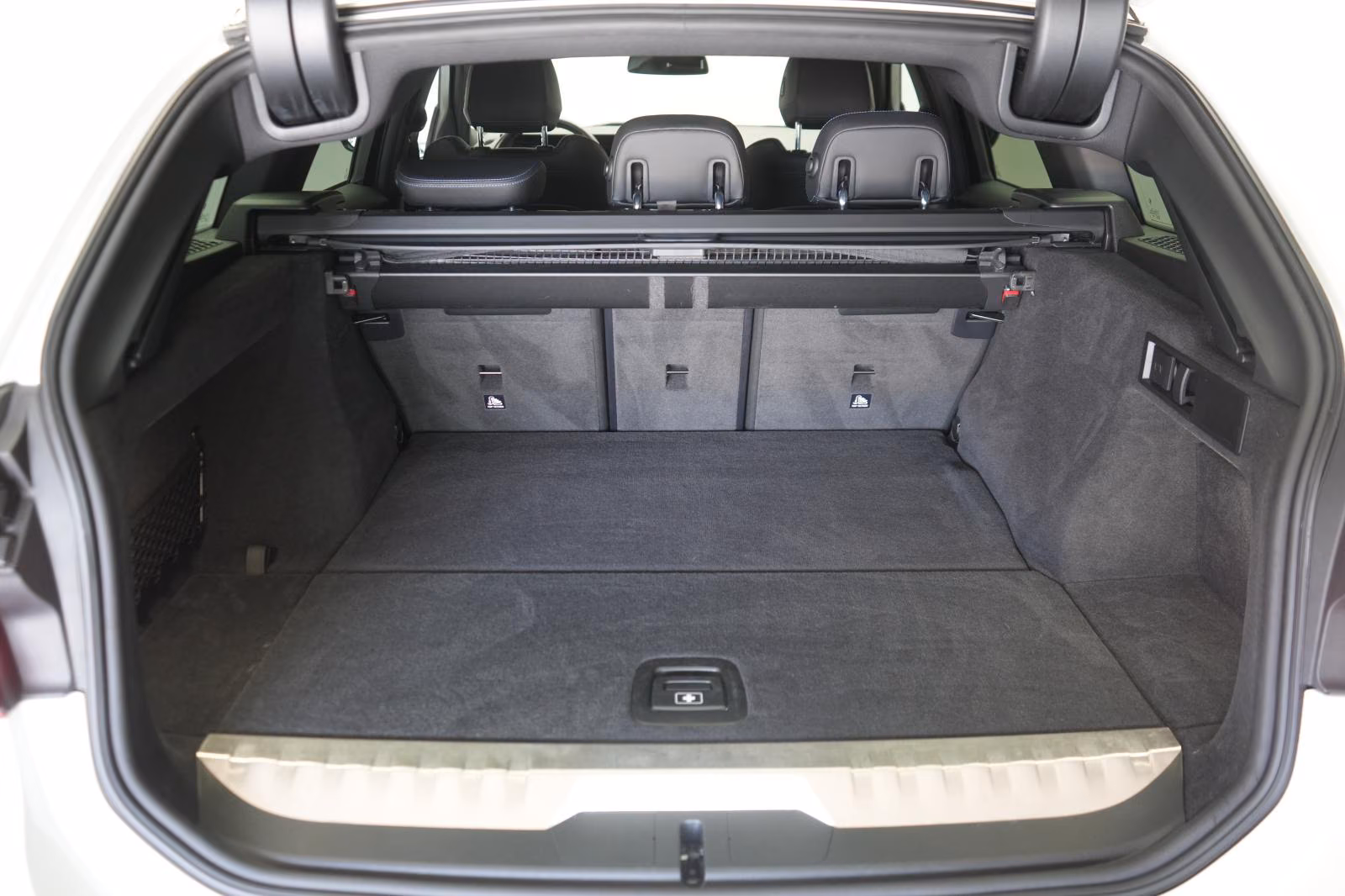 (B-320) BMW(Hybrid) 320 e Touring M Sport ACC/Kamera/H&K/Wide/Lane/S - Image 25