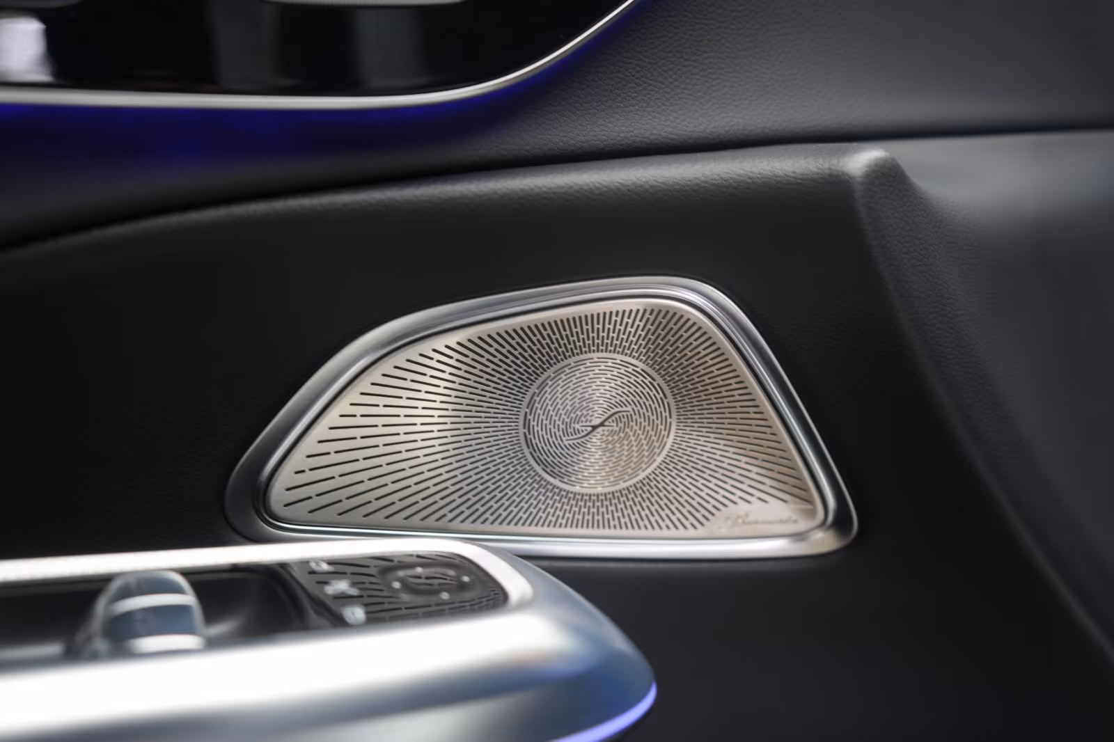 (B-319) Mercedes-Benz(Hybrid) E 300 de 4Matic 9G-T AMG Superscreen/Distronic/P - Image 21