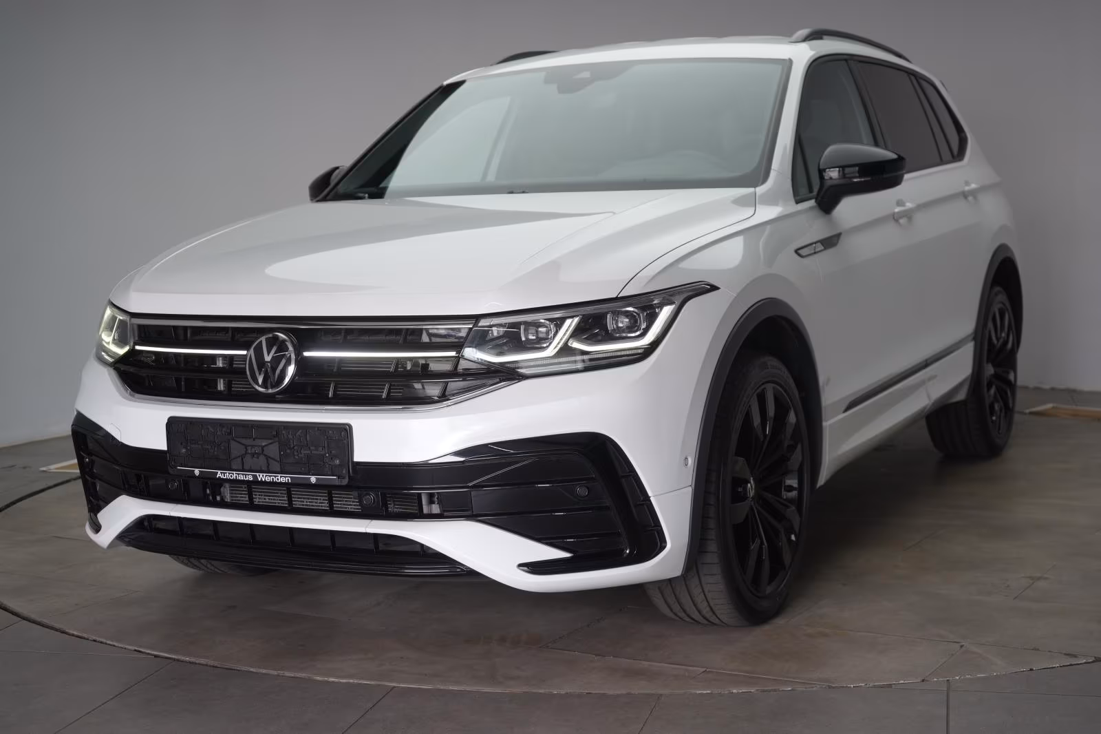 (B-283) Volkswagen Tiguan Allspace 2.0 TSI 4Motion DSG R-Line ACC/K - Image 3
