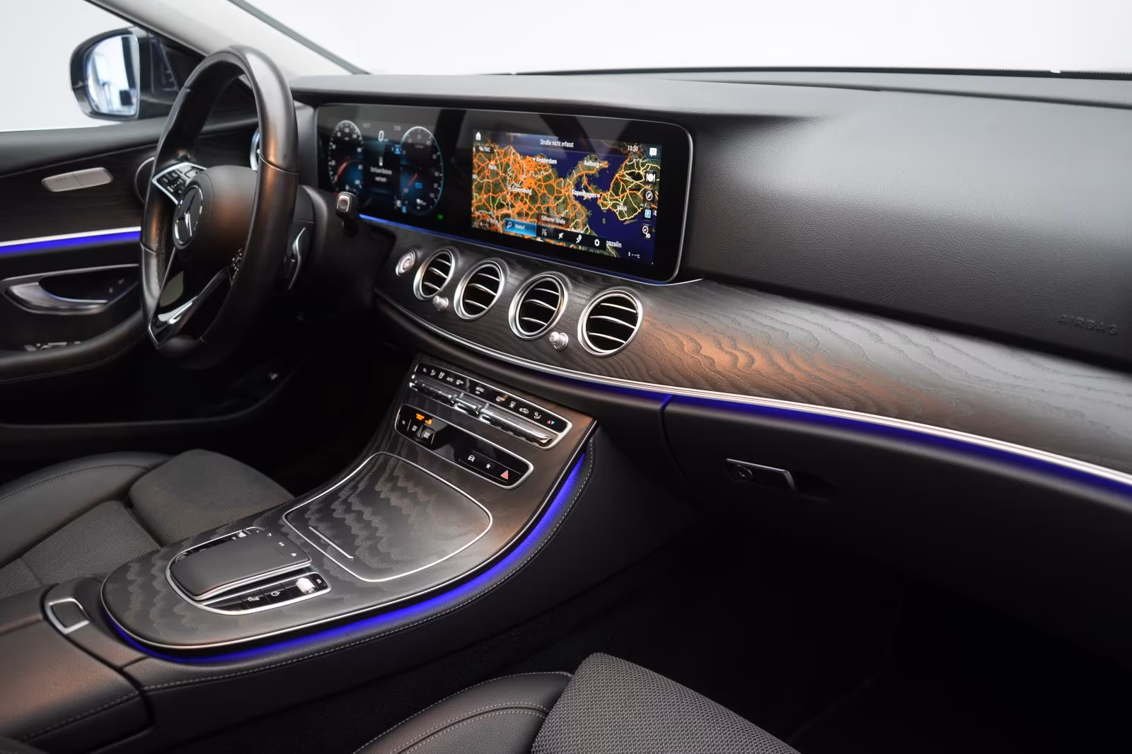 (B-664) Mercedes-Benz(Hybrid) E 300 E T 9G-Tronic Leder/Temp/Kamera/Pano/A - Image 10