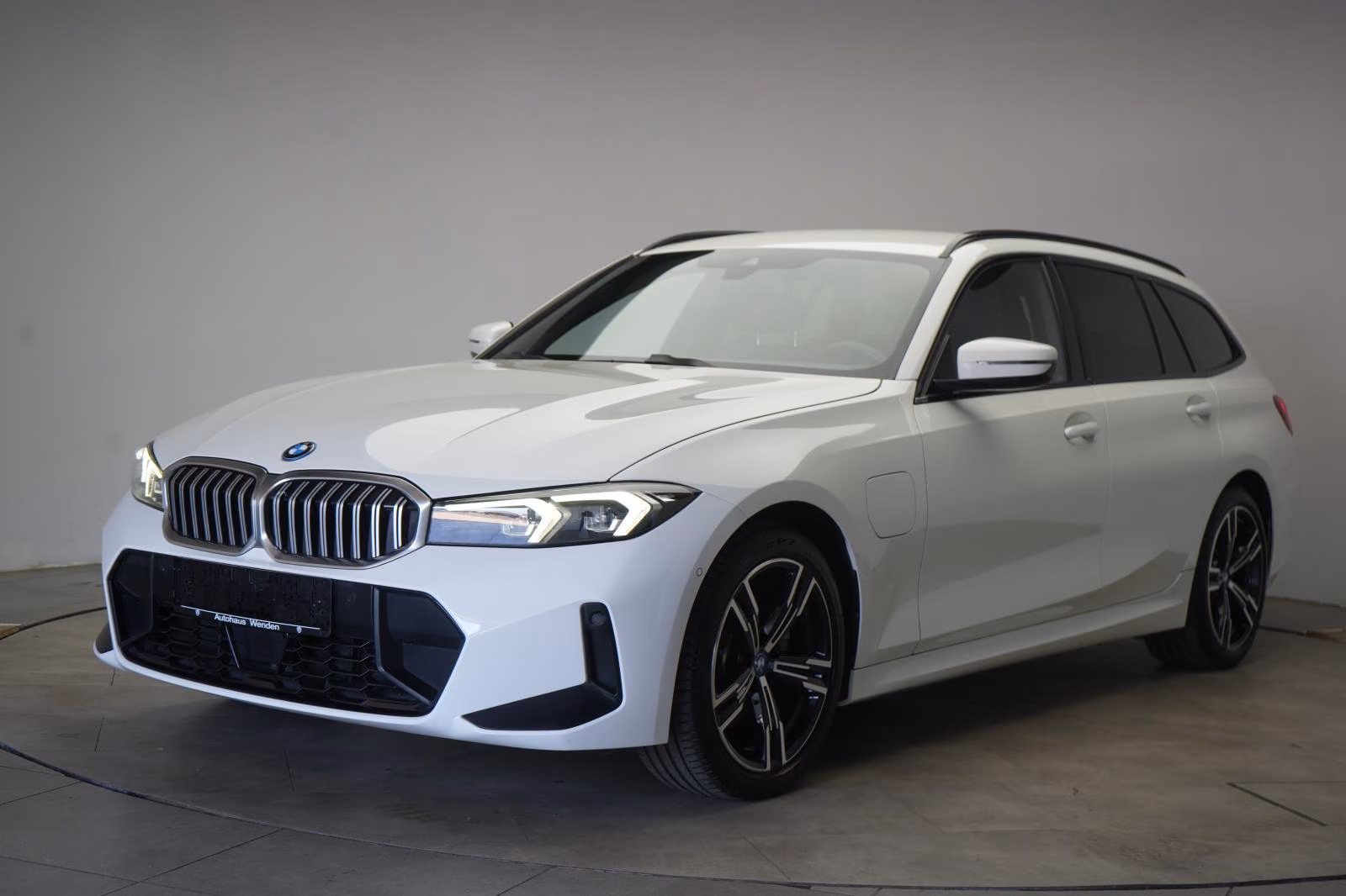 (B-320) BMW(Hybrid) 320 e Touring M Sport ACC/Kamera/H&K/Wide/Lane/S - Image 3