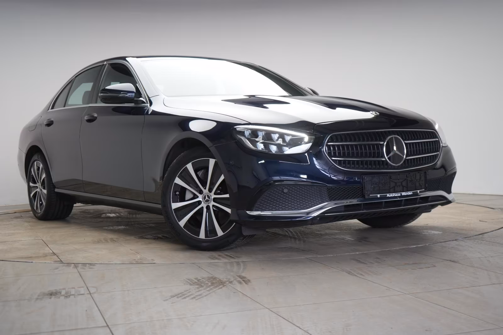 (B-567) Mercedes-Benz(Hybrid) E 300 de 9G-Tronic Avantgarde - Image 1