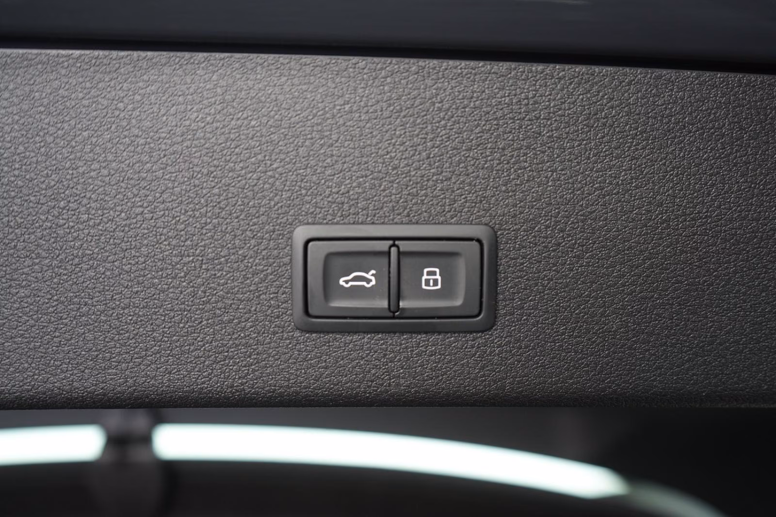 (B-653) Audi Q8 e-tron Sportback 55 quattro advanced - Image 25