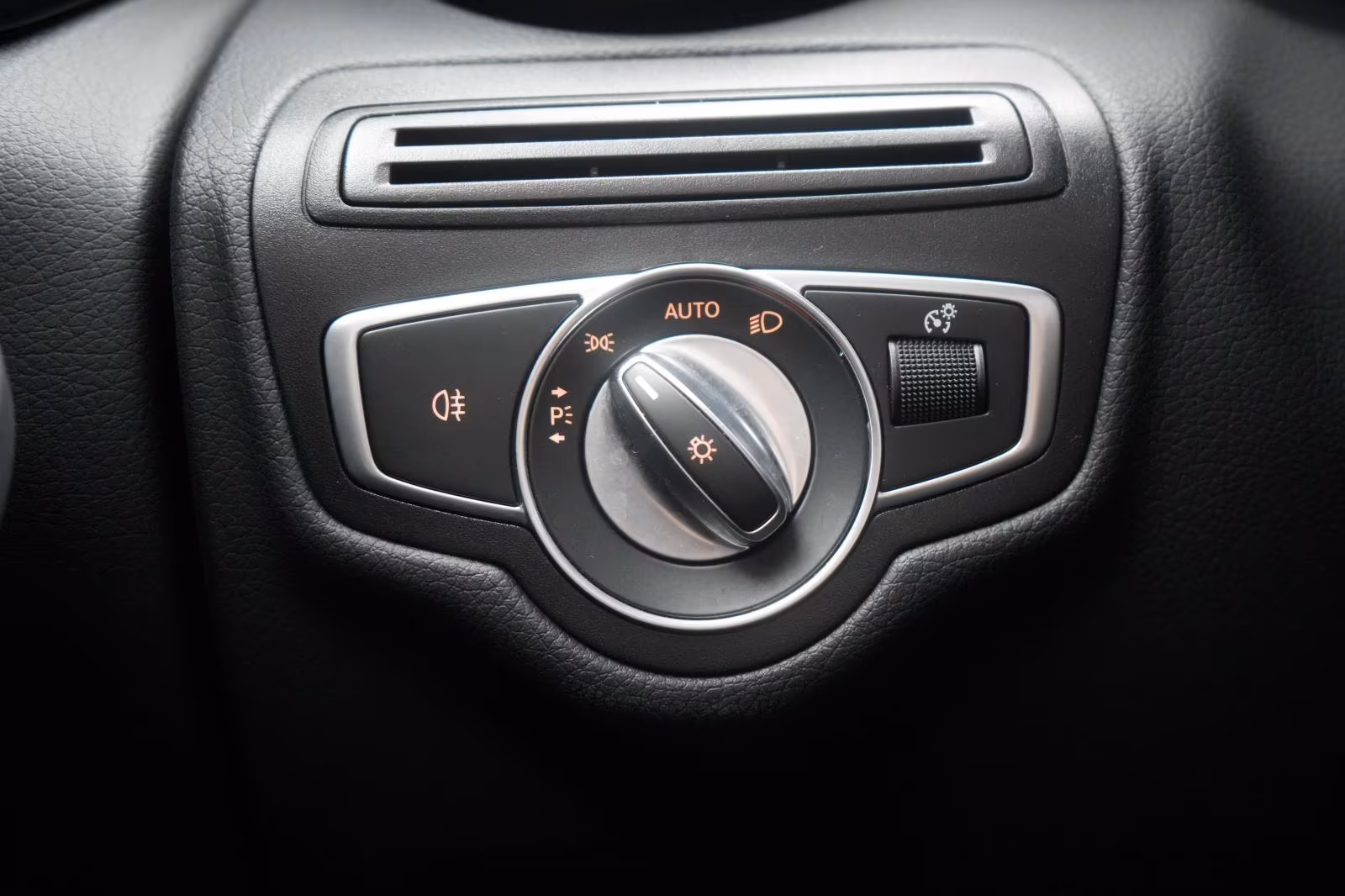 (B-713) Mercedes-Benz(Hybrid) GLC 300 de 4Matic Leder/Temp/Kamera/AHK - Image 21