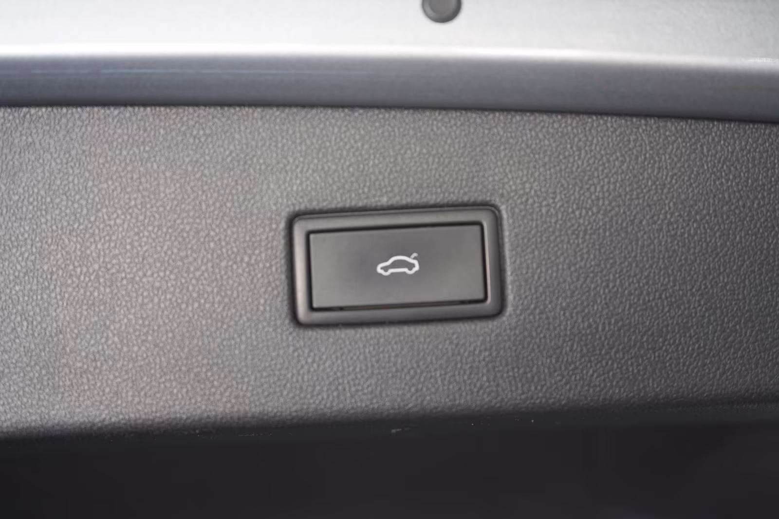 (B-592) Volkswagen Tiguan Allspace 2.0 TDI 4Motion DSG Highline R l - Image 25