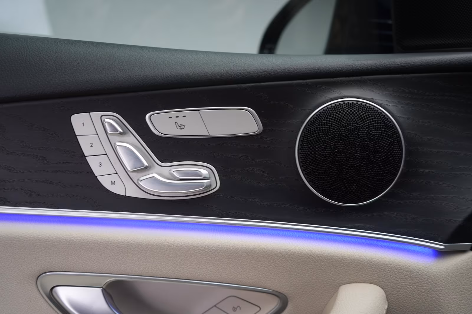 (B-368) Mercedes-Benz(Hybrid) E 300 de 4Matic T 9G-Tronic Avantgarde Distronic - Image 23