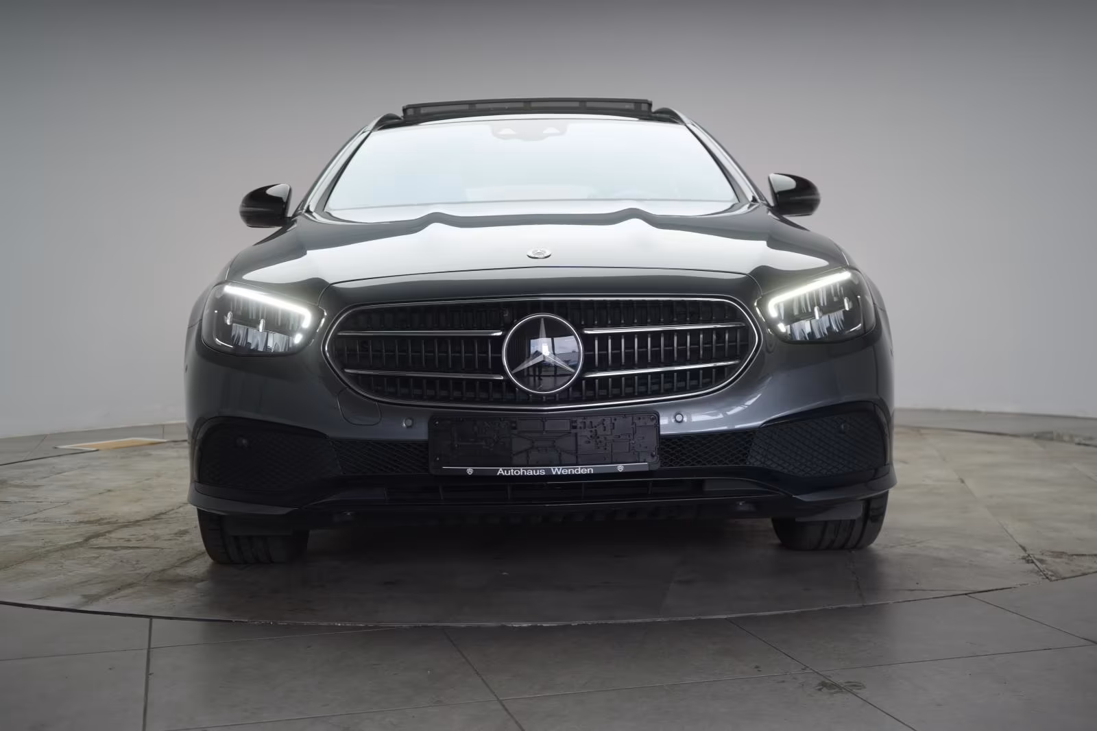 (B-341) Mercedes-Benz(Hybrid) E 300 de 4Matic T 9G-Tronic Avantgarde Leder/Dis - Image 2