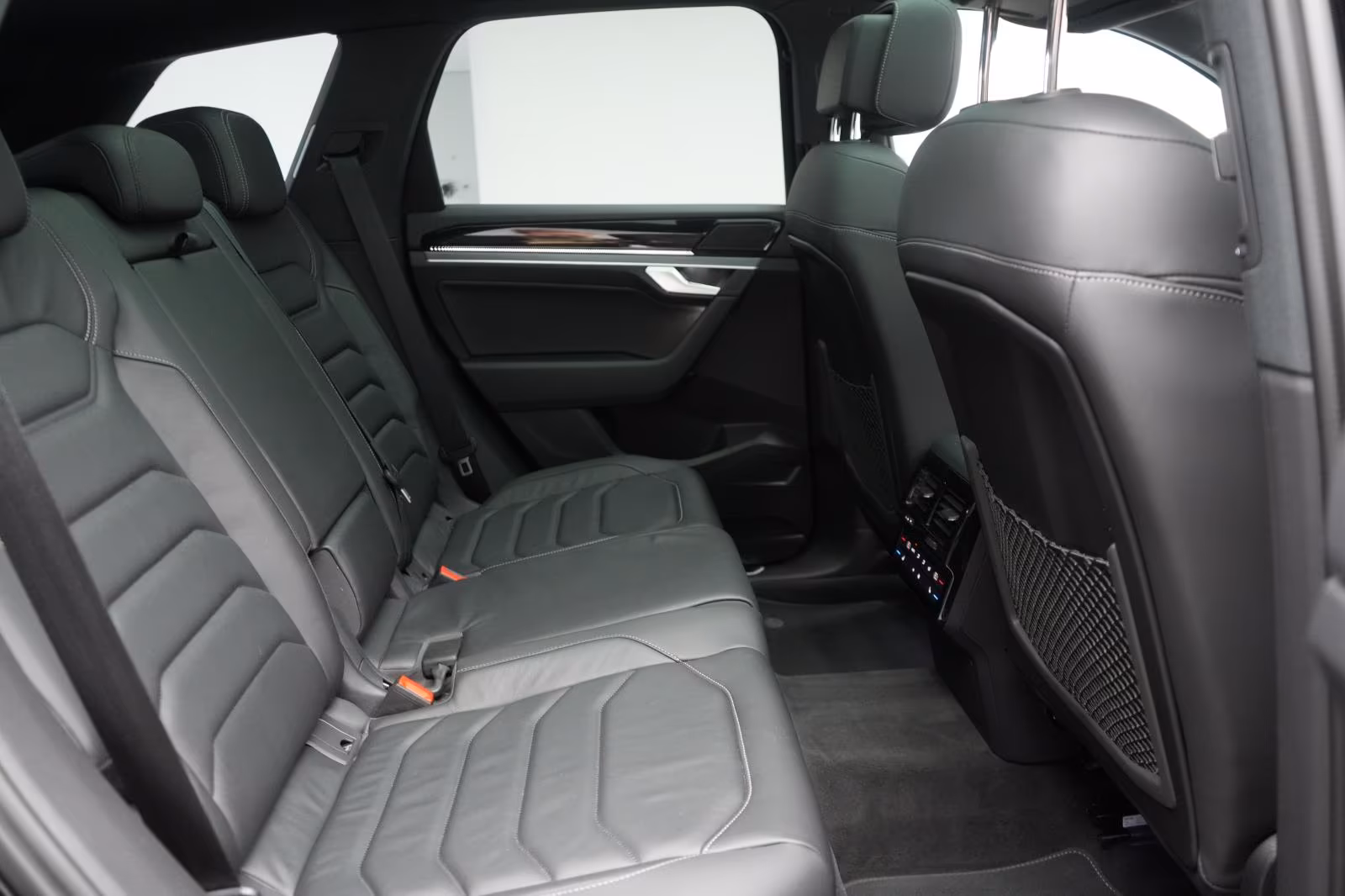 (B-295) Volkswagen Touareg 3.0 TDI 4Motion R-Line Leder/ACC/Pano/St - Image 11