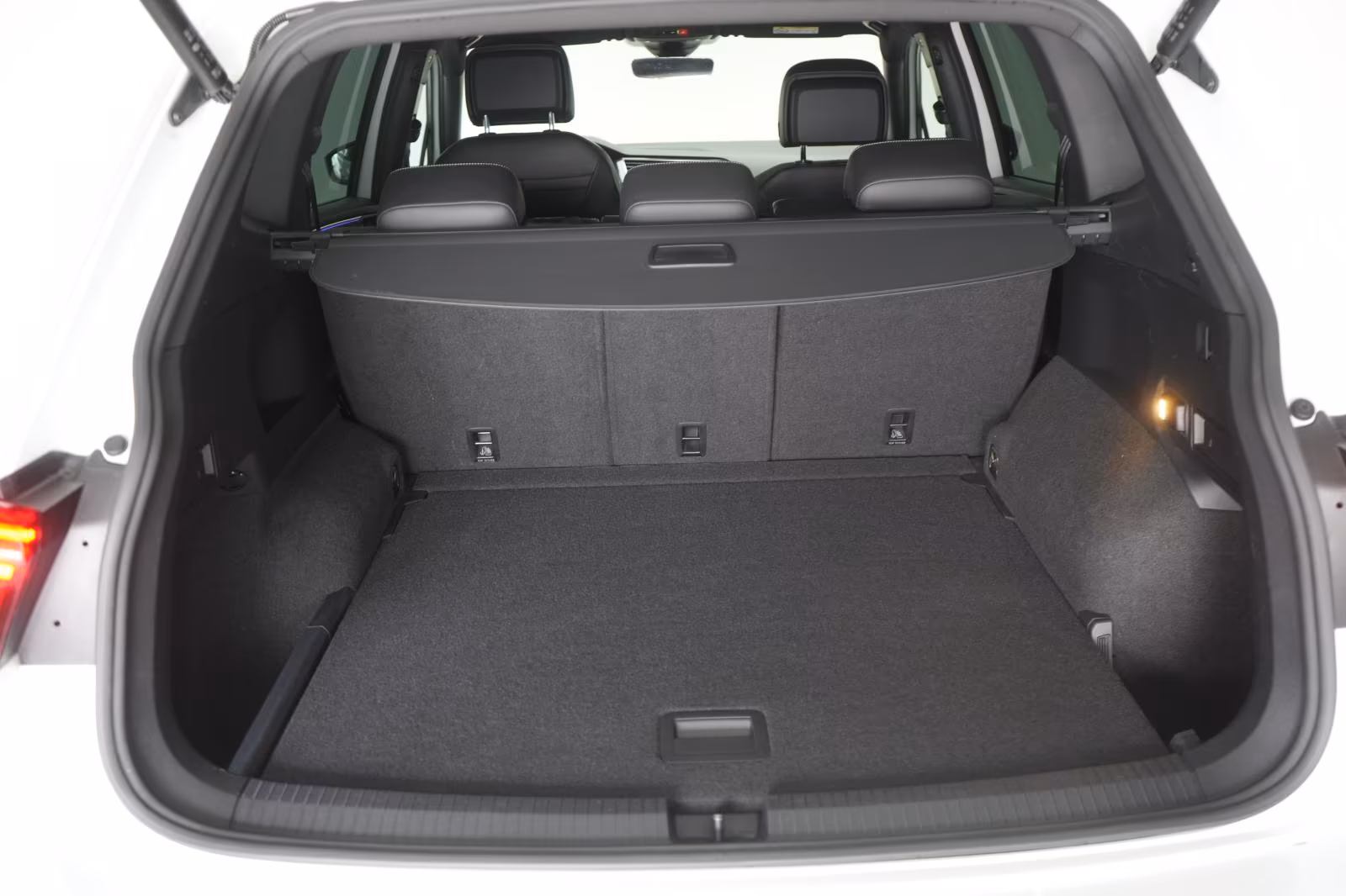 (B-283) Volkswagen Tiguan Allspace 2.0 TSI 4Motion DSG R-Line ACC/K - Image 29