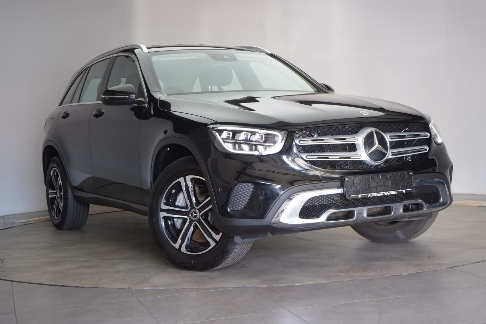 (B-376) Mercedes-Benz(Hybrid) GLC 300 e 4Matic 9G-Tronic Temp/Kamera/AHK/ - Image 1